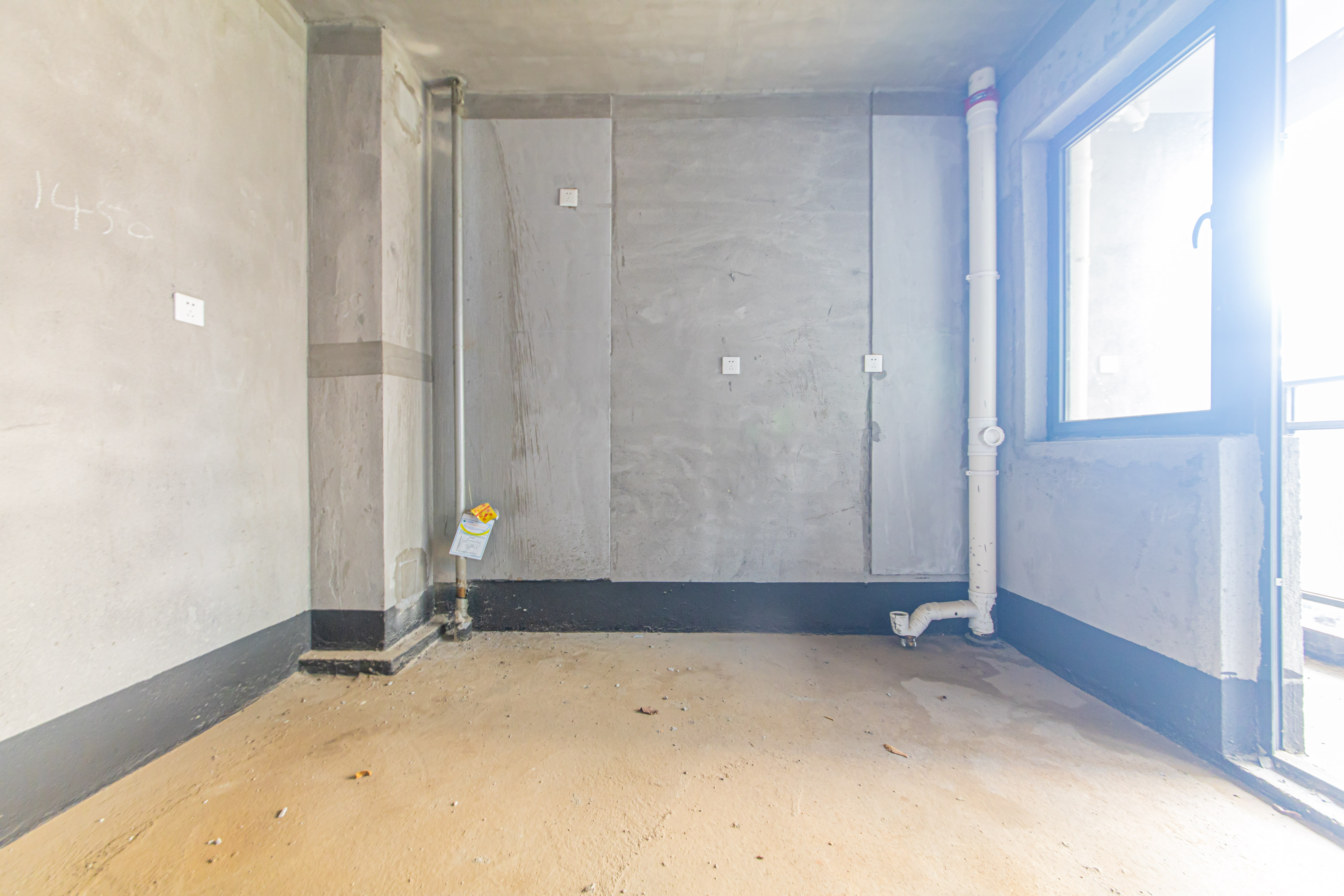 鑫远玲珑  4室2厅2卫   125.00万 鑫远玲珑  4室2厅2卫   125.00万厨房