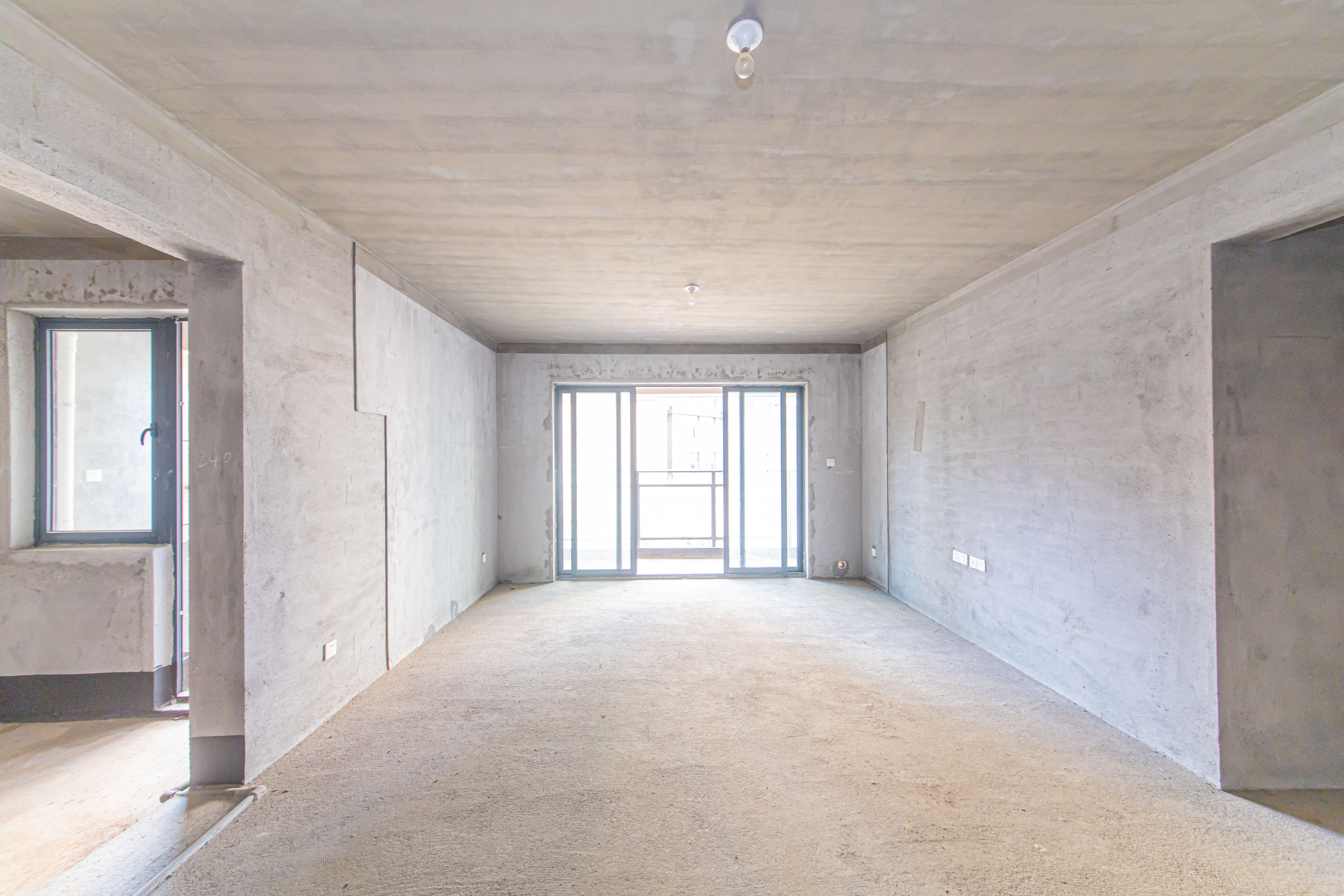 鑫远玲珑  4室2厅2卫   125.00万 鑫远玲珑  4室2厅2卫   125.00万客厅