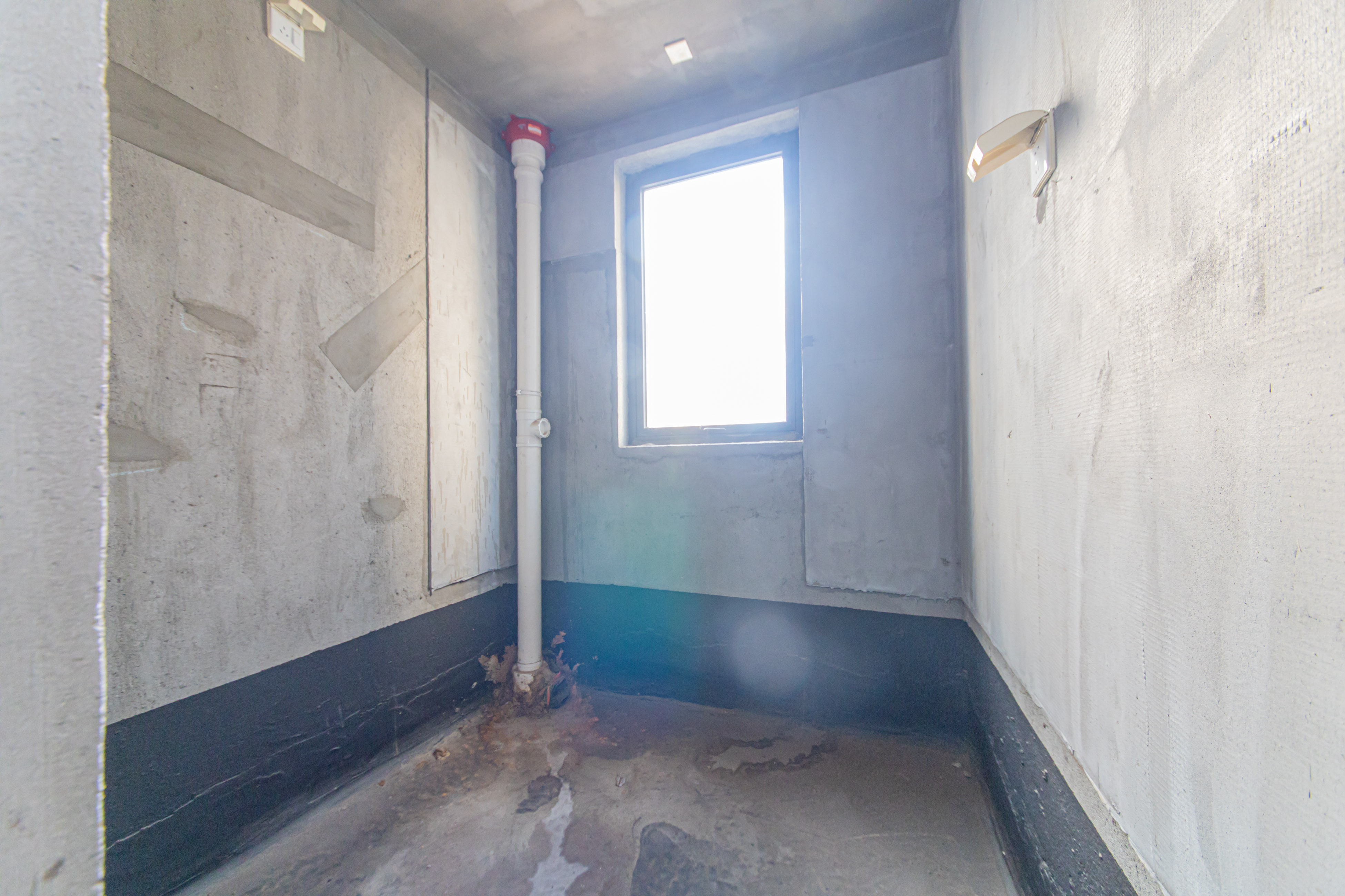 鑫远玲珑  4室2厅2卫   125.00万 鑫远玲珑  4室2厅2卫   125.00万卫生间