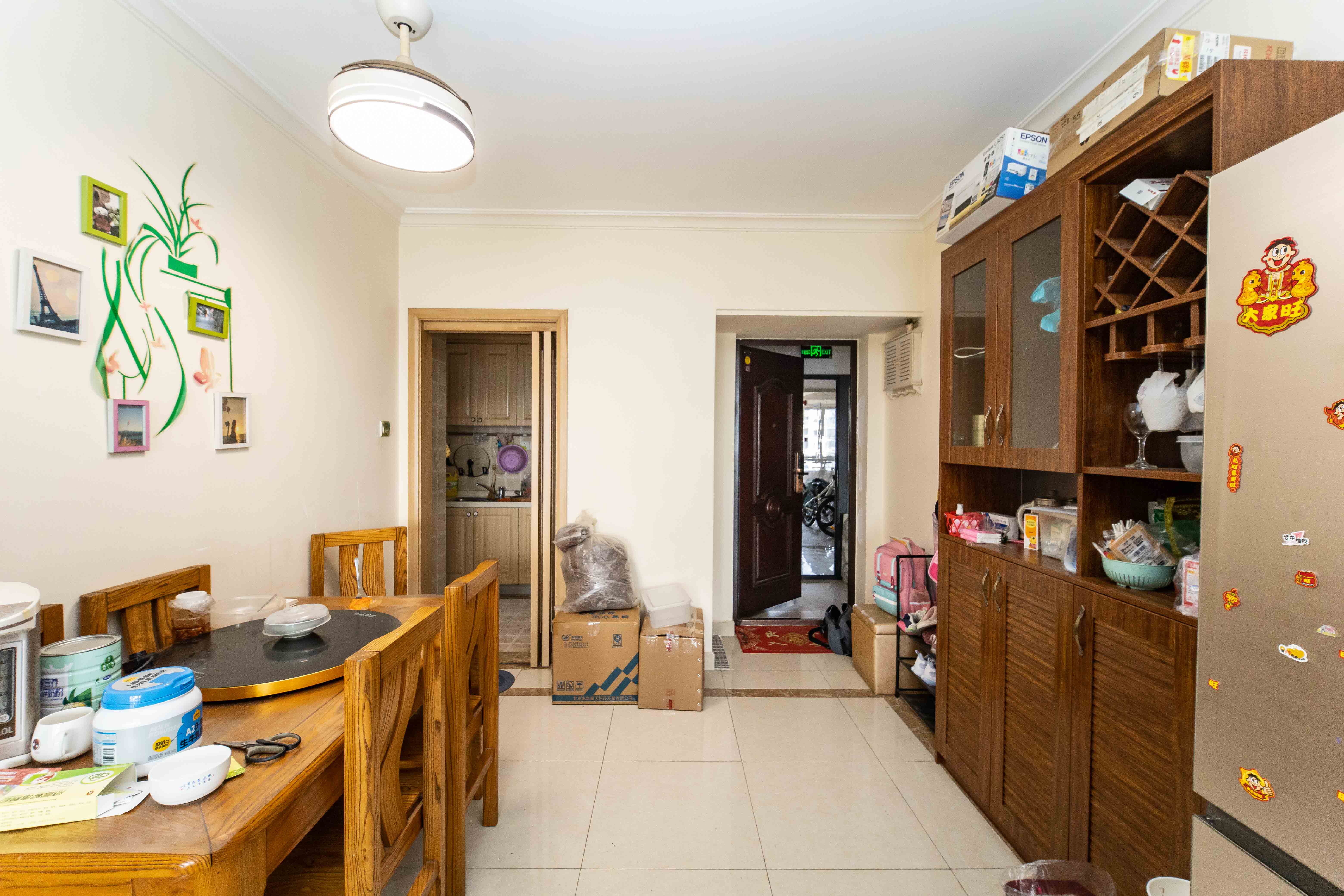 佳兆业时代广场  3室2厅2卫    88.8万客厅