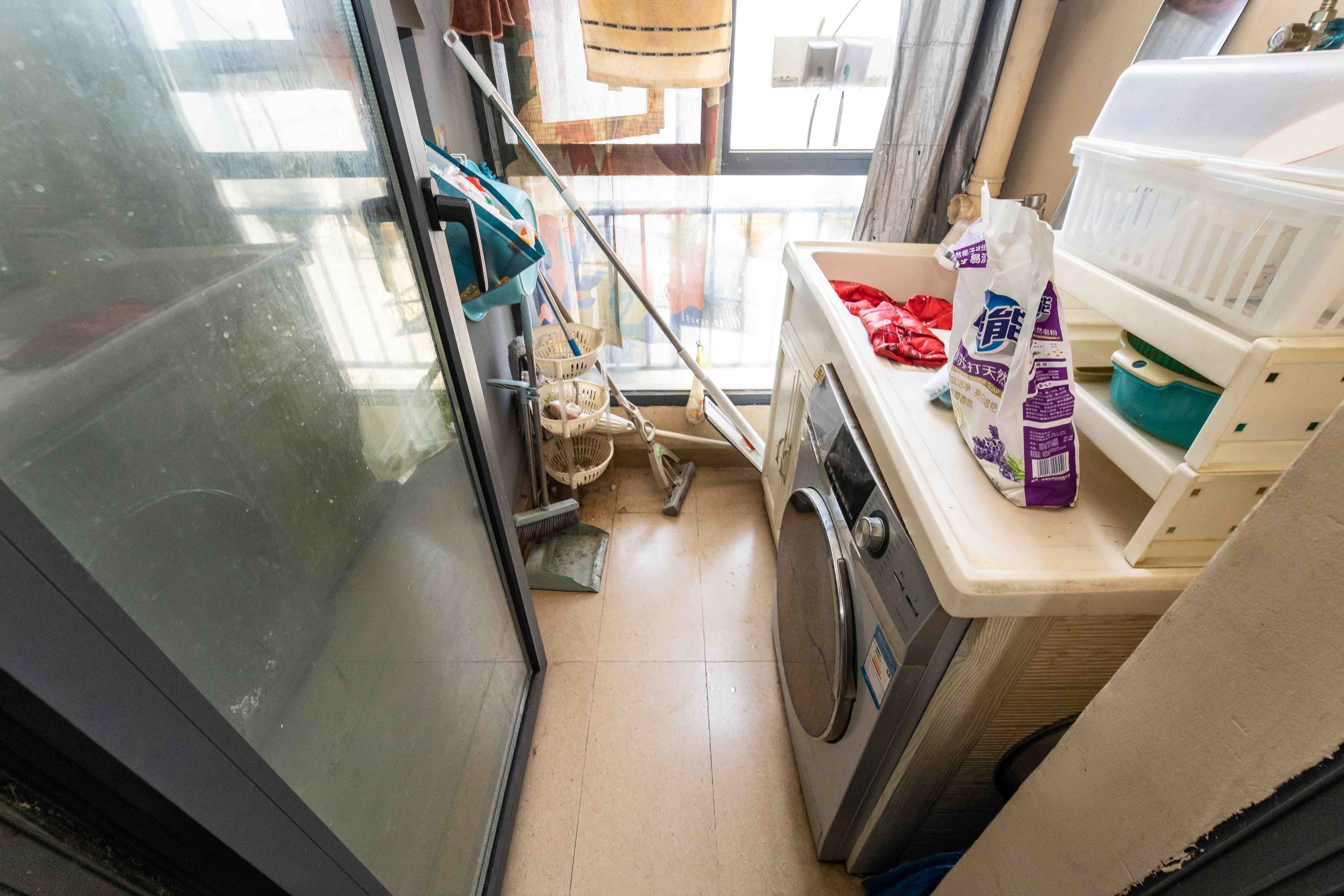 佳兆业时代广场  3室2厅2卫    88.8万阳台