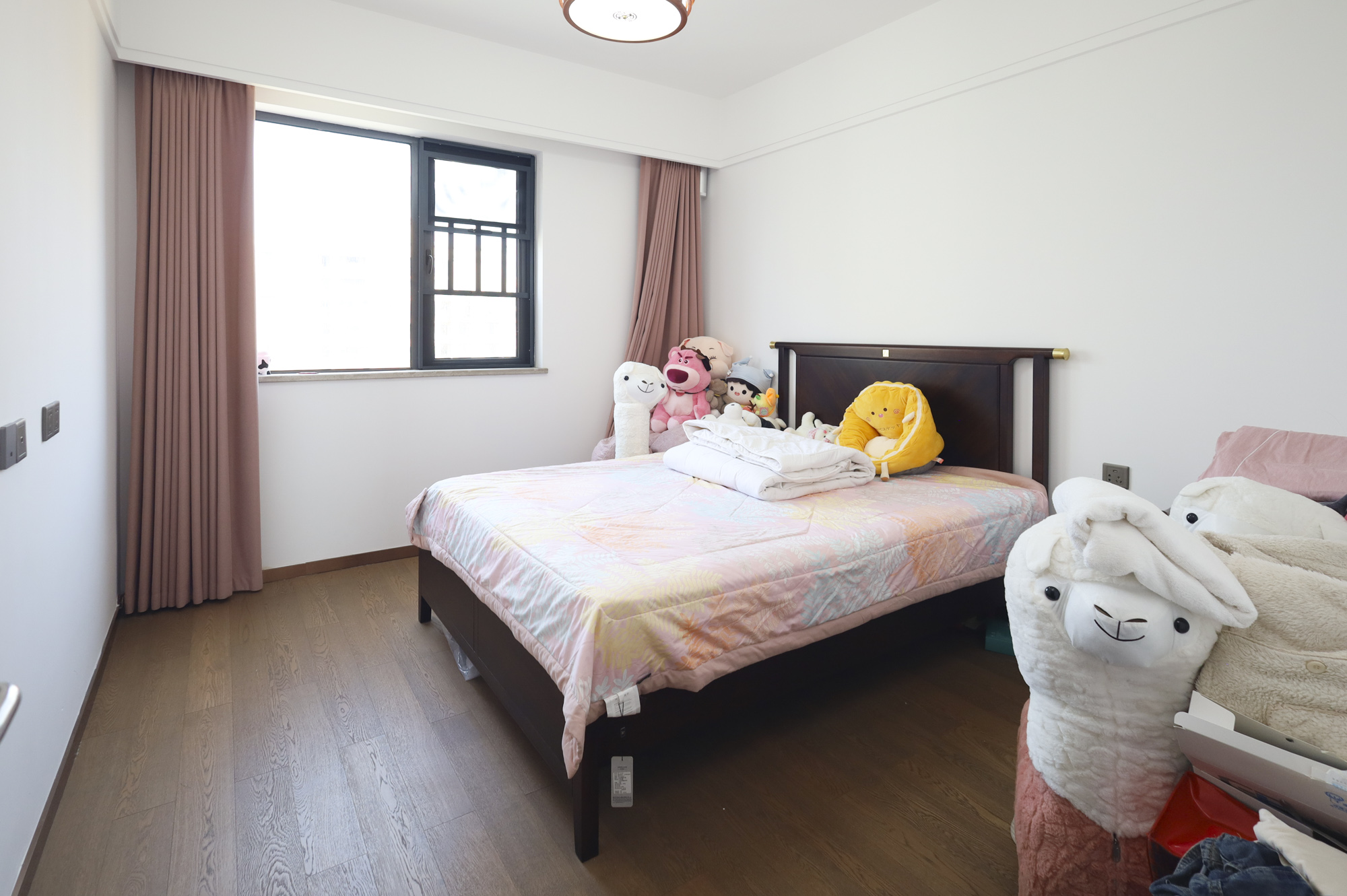 长沙万境潇湘  5室2厅3卫   388.00万卧室