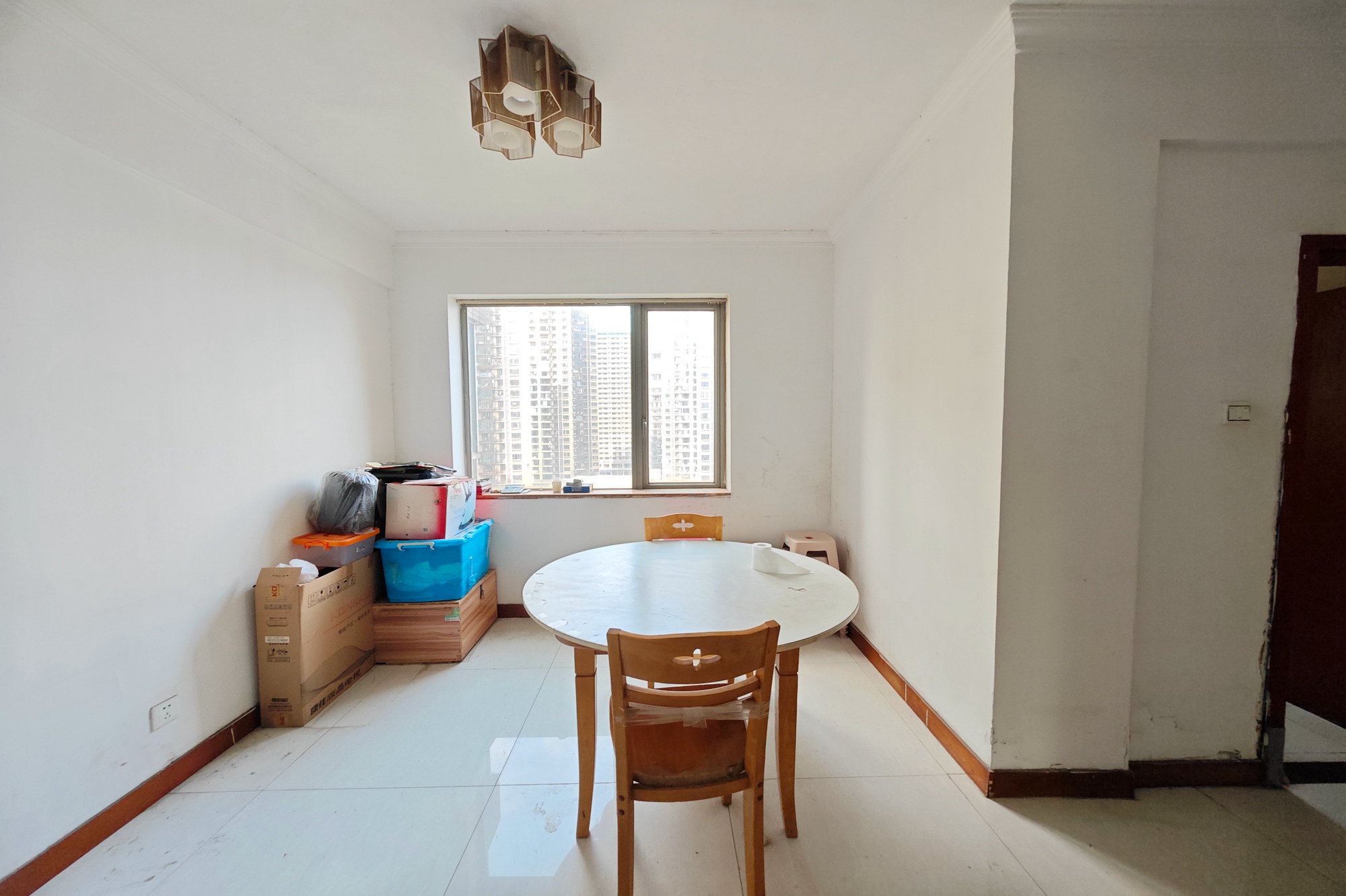 新城新世界一二三期 2室2厅1卫 75.0万 新城新世界一二三期 2室2厅1卫 75.0万客厅