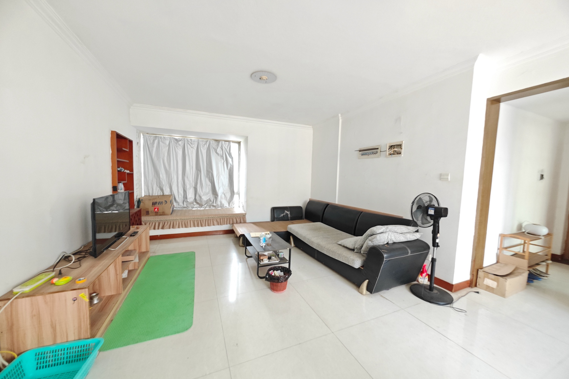 新城新世界一二三期 2室2厅1卫 75.0万 新城新世界一二三期 2室2厅1卫 75.0万客厅