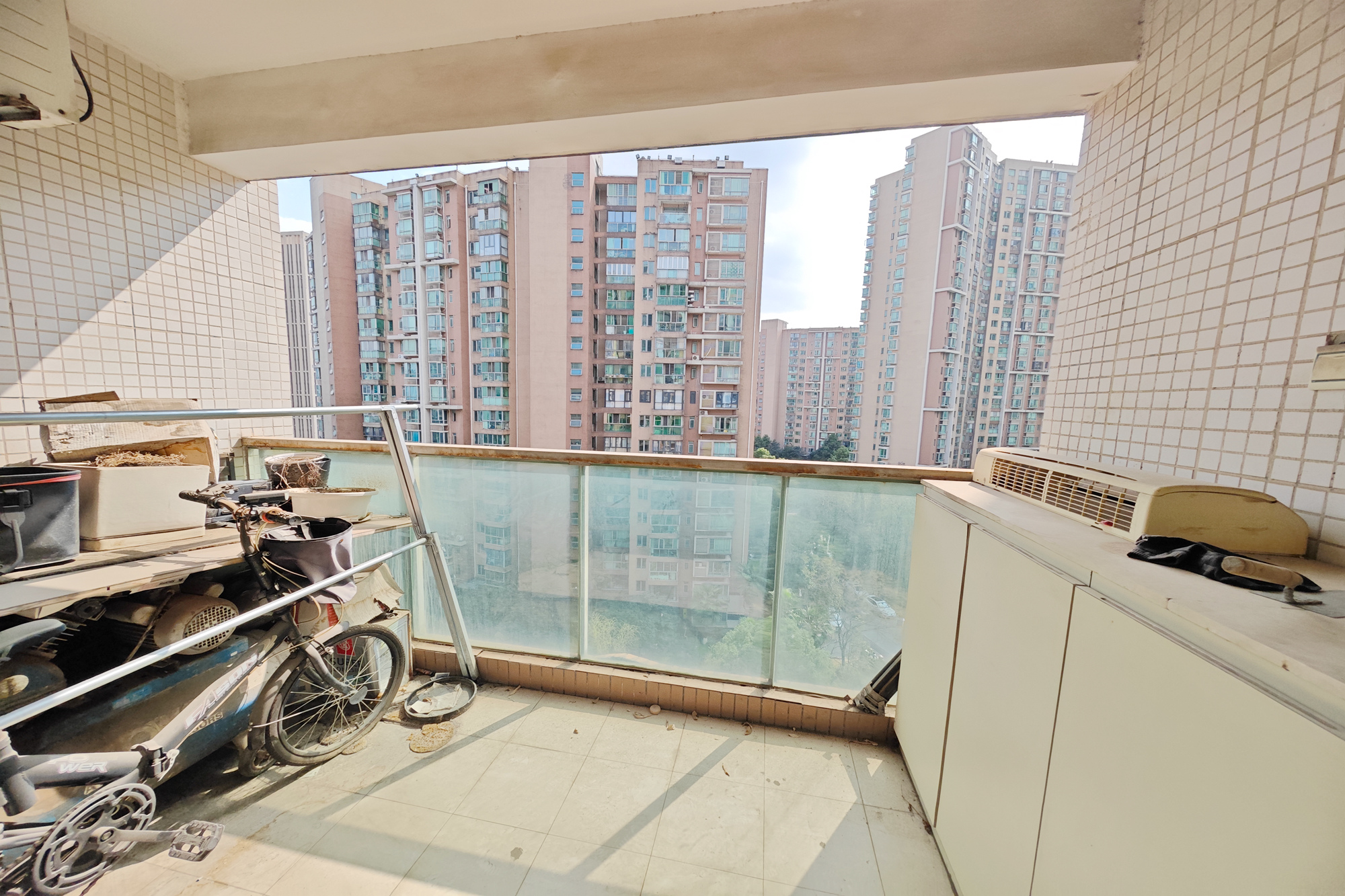 新城新世界一二三期 2室2厅1卫 75.0万 新城新世界一二三期 2室2厅1卫 75.0万阳台