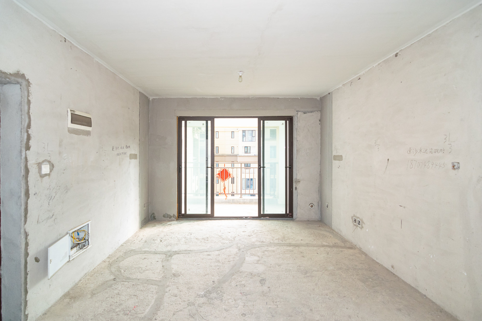 春晖花园  4室2厅2卫    85.0万 春晖花园  4室2厅2卫    85.0万客厅