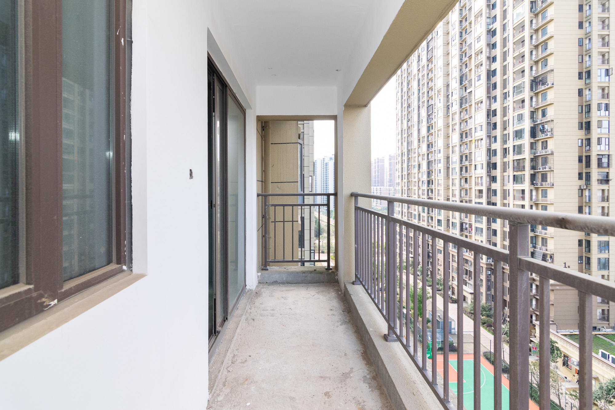 春晖花园  4室2厅2卫    85.0万 春晖花园  4室2厅2卫    85.0万阳台