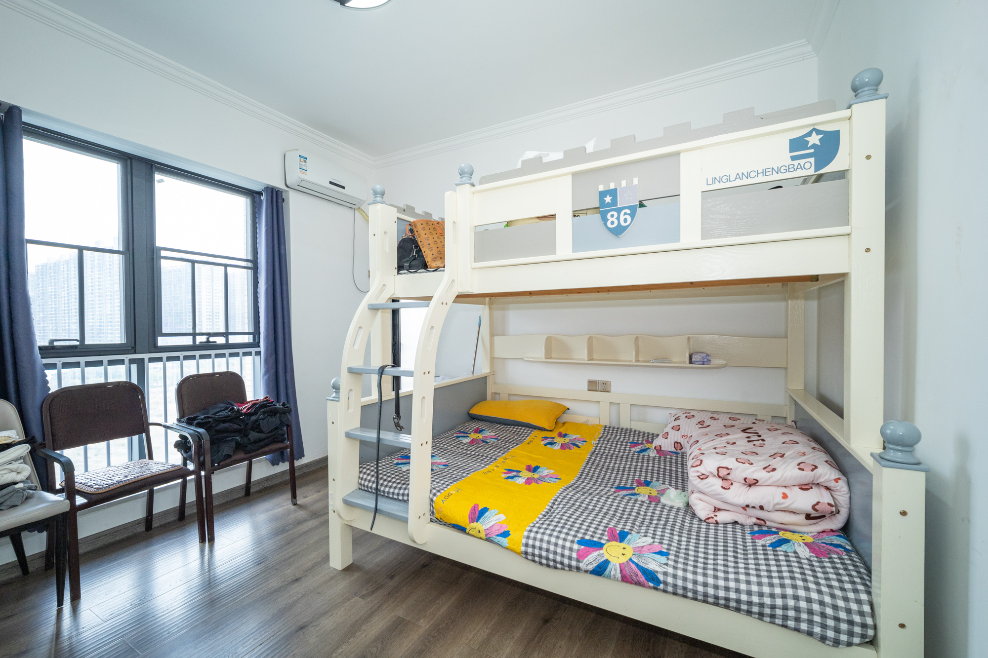 广华国际公馆(广华大厦)  2室2厅1卫    60.0万 广华国际公馆(广华大厦)  2室2厅1卫    60.0万卧室