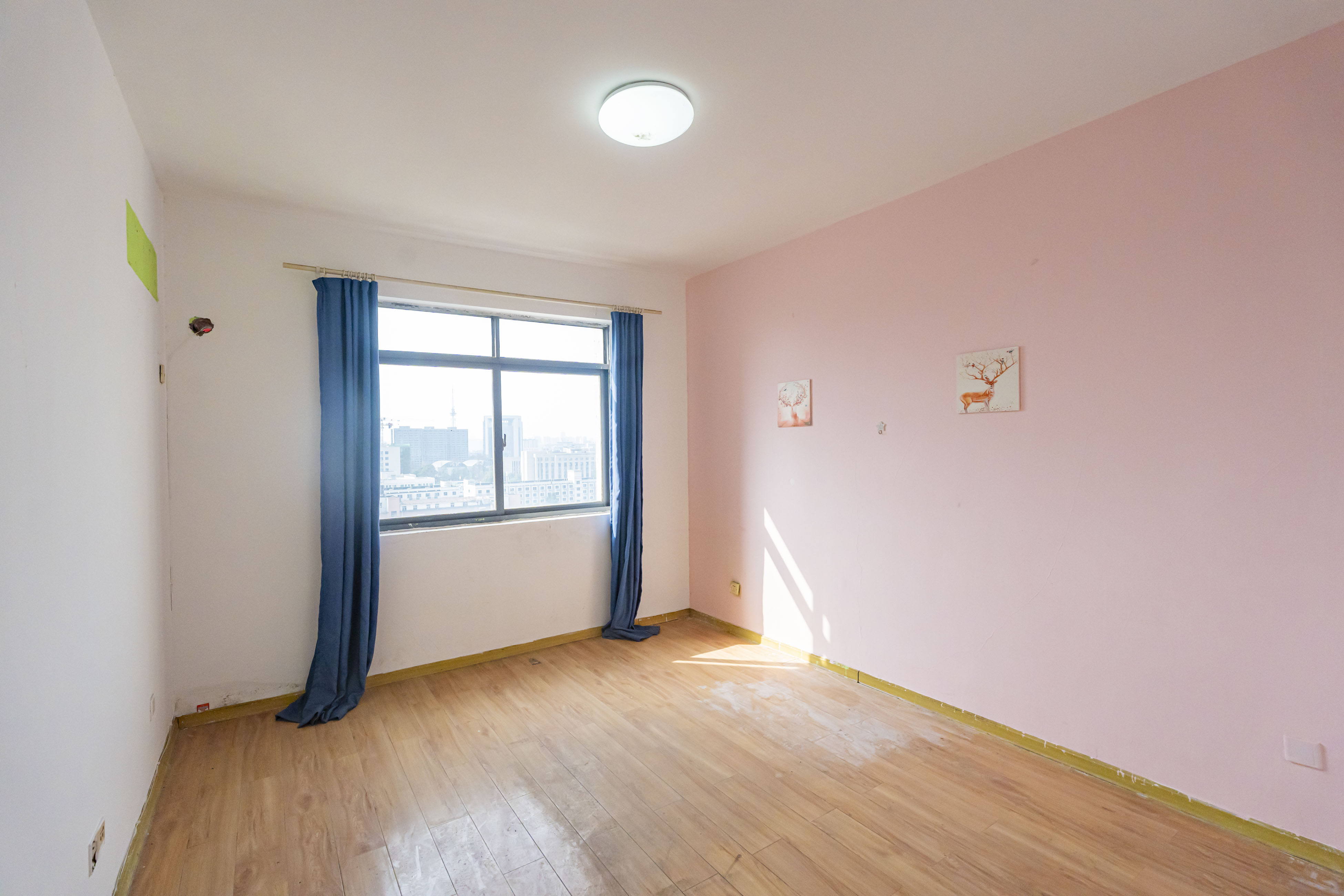 万煦园 3室2厅2卫 83.0万 万煦园 3室2厅2卫 83.0万卧室