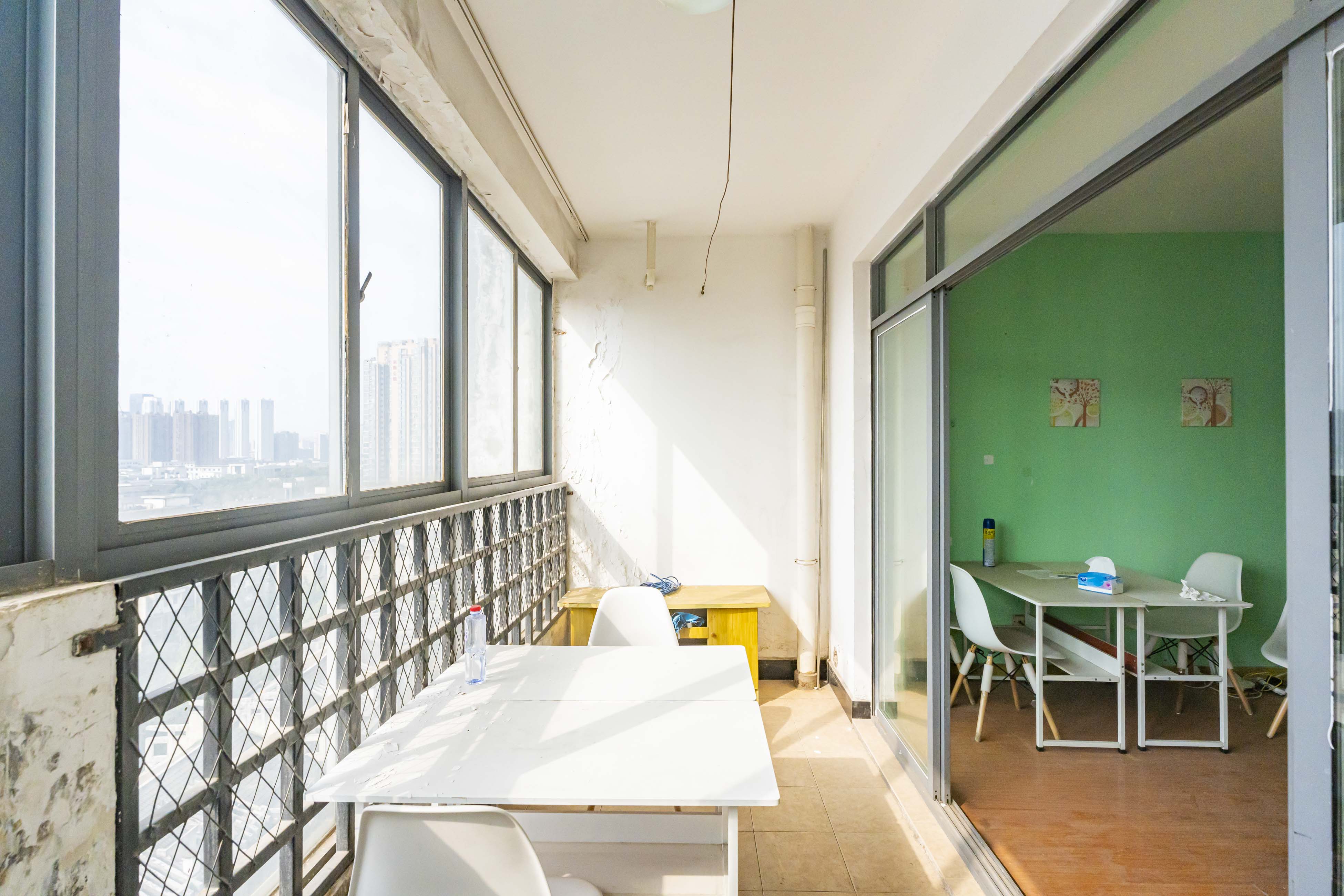 万煦园 3室2厅2卫 83.0万 万煦园 3室2厅2卫 83.0万阳台