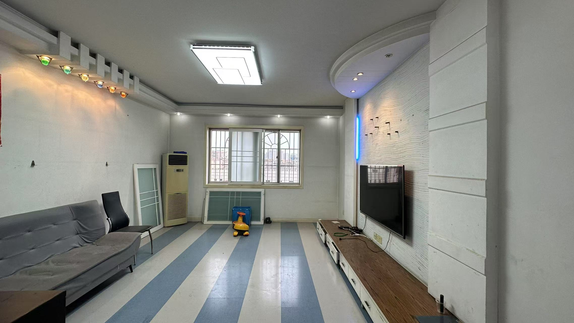 财政局单位房 4室2厅2卫 45.0万 财政局单位房 4室2厅2卫 45.0万室内图