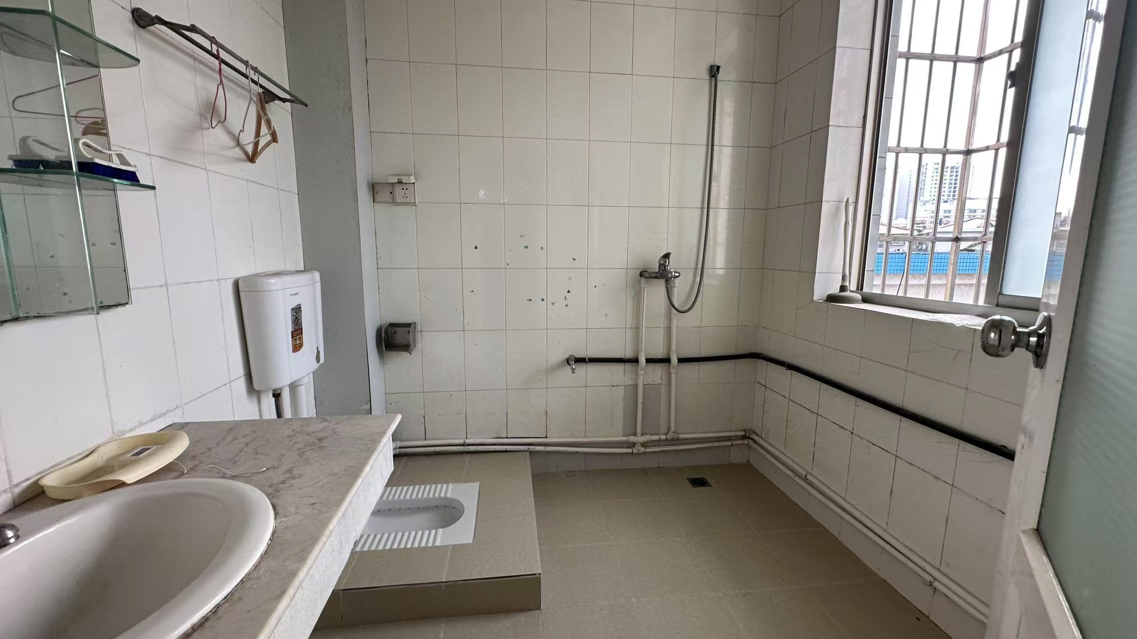 财政局单位房 4室2厅2卫 45.0万 财政局单位房 4室2厅2卫 45.0万室内图