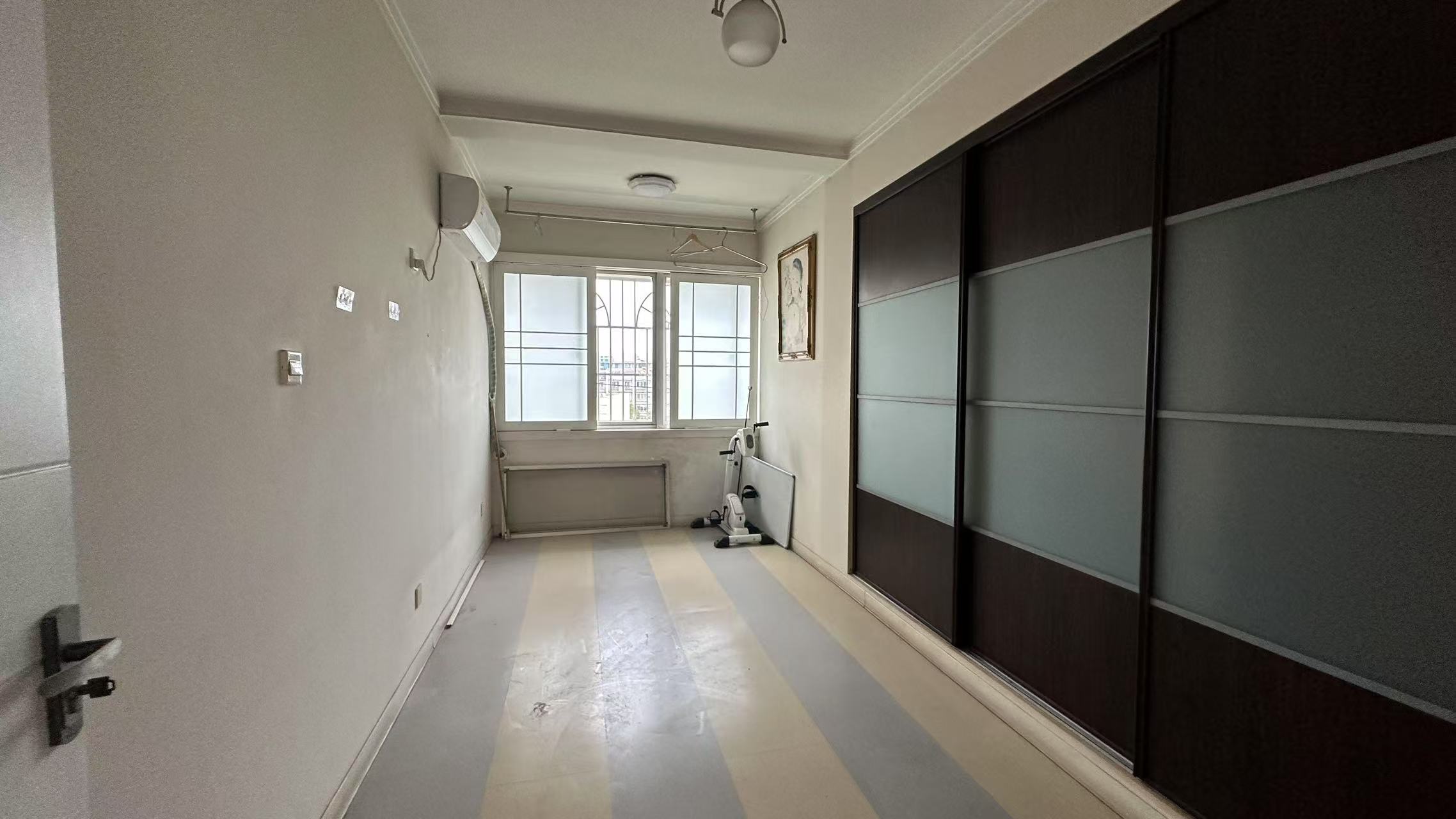 财政局单位房 4室2厅2卫 45.0万 财政局单位房 4室2厅2卫 45.0万室内图