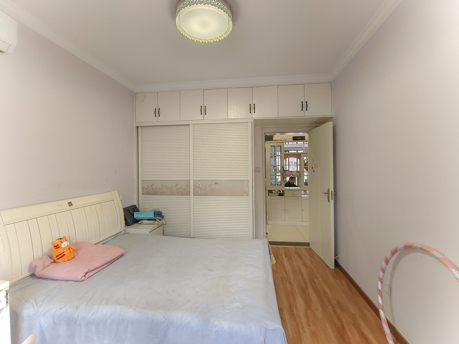 三一街区  3室2厅2卫    110.0万卧室