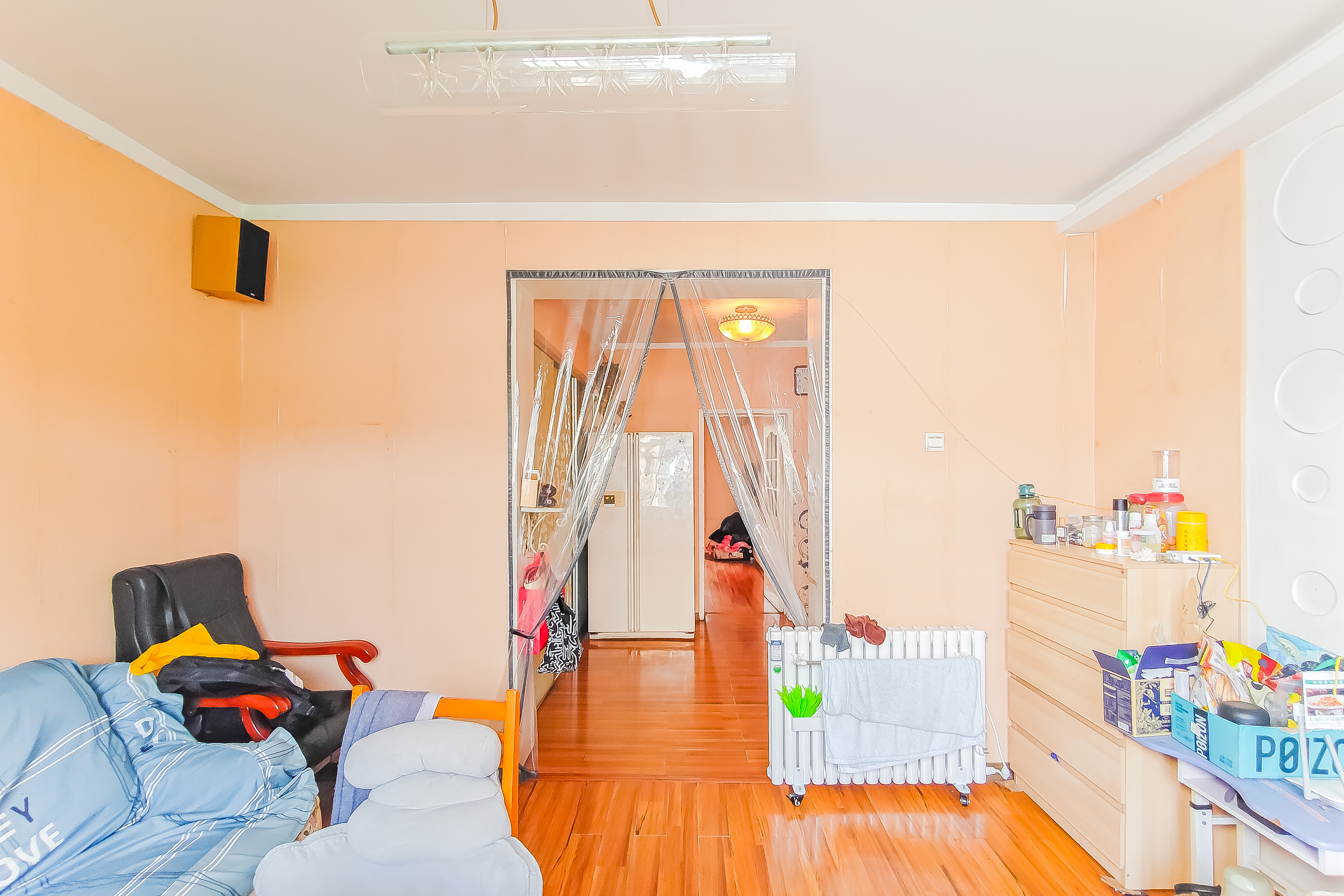 省水院宿舍  3室1厅1卫    68.0万 省水院宿舍  3室1厅1卫    68.0万客厅