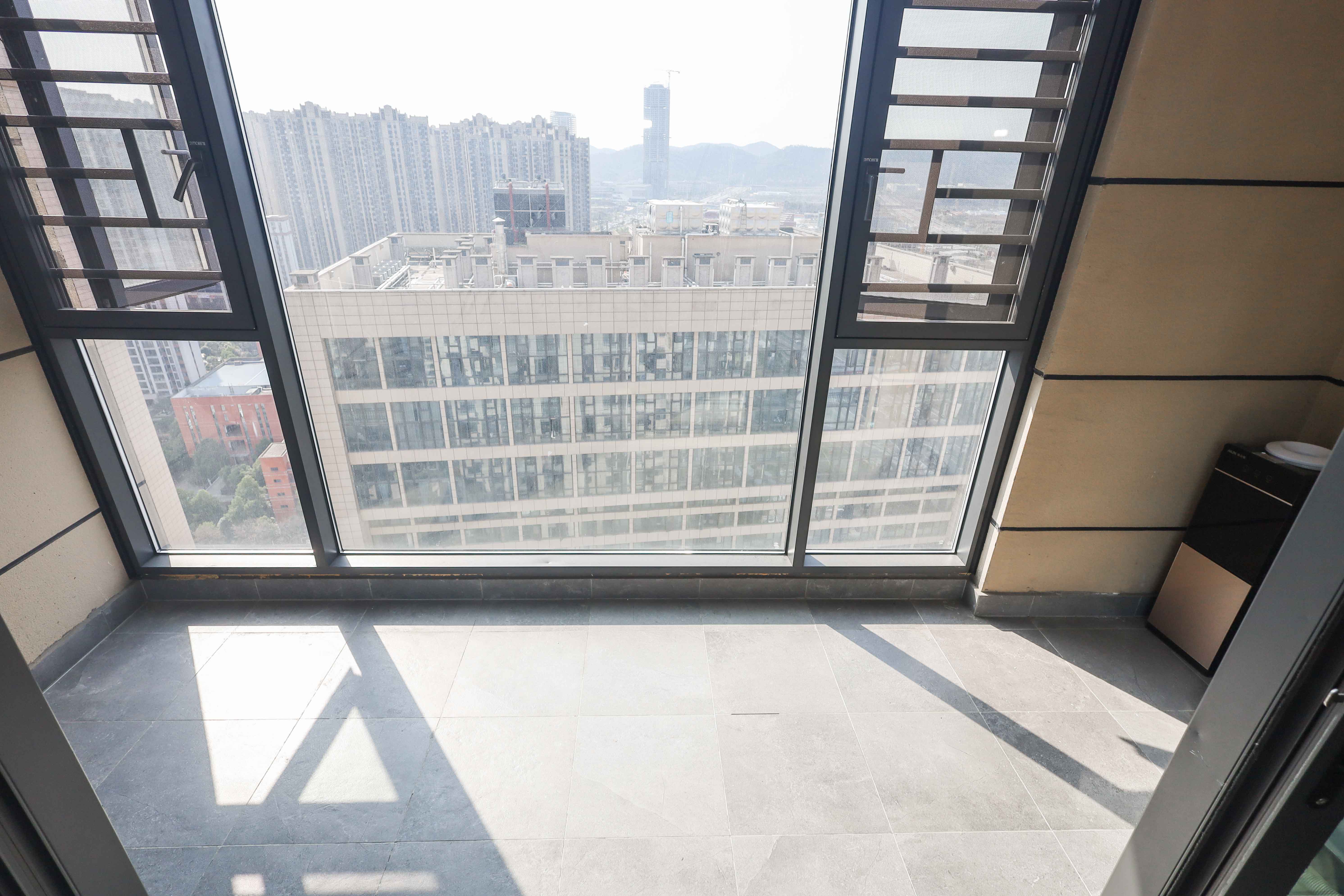梦想新天地  3室2厅2卫   150.00万阳台