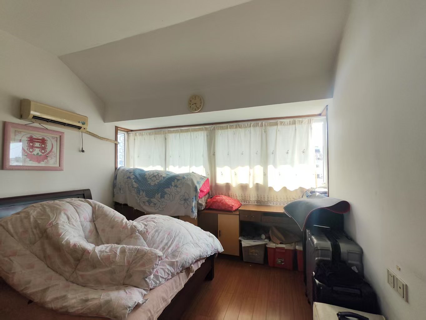 青年乐园 5室2厅2卫 70.0万 青年乐园 5室2厅2卫 70.0万室内图