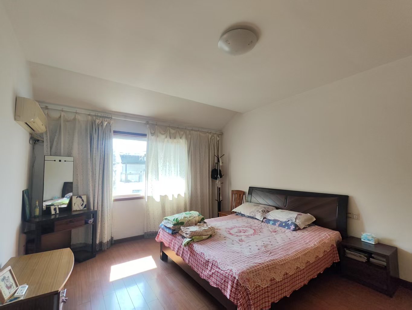 青年乐园 5室2厅2卫 70.0万 青年乐园 5室2厅2卫 70.0万室内图