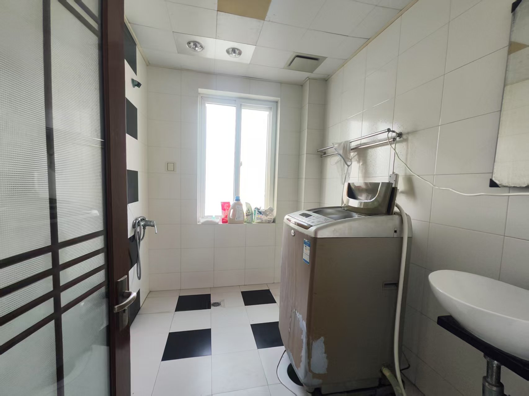 青年乐园 5室2厅2卫 70.0万 青年乐园 5室2厅2卫 70.0万室内图