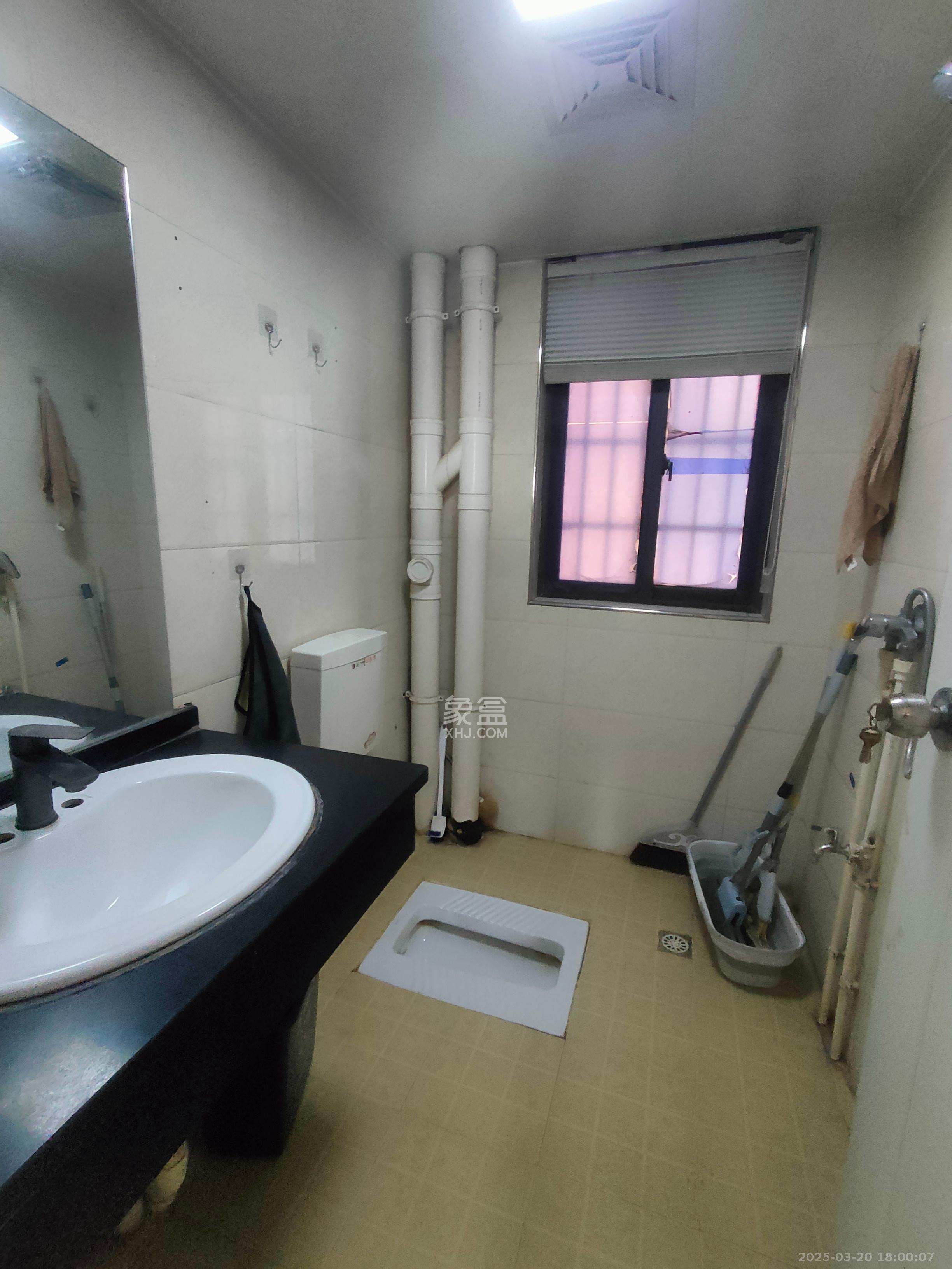 华龙家园(和泰家园) 2室2厅1卫 1450.0元/月 华龙家园(和泰家园) 2室2厅1卫 1450.0元/月室内图