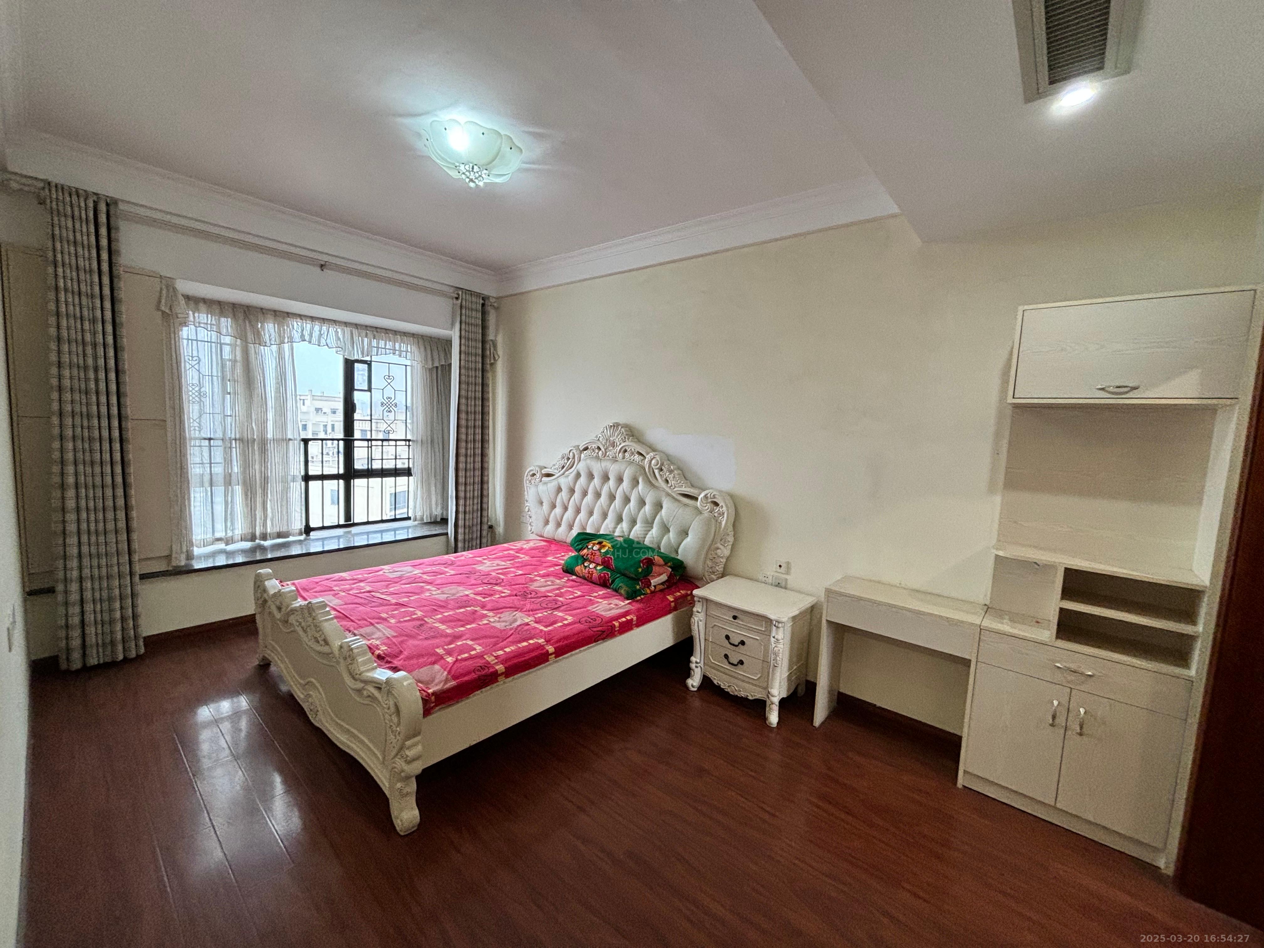 经世龙城 3室1厅2卫 1800.0元/月 经世龙城 3室1厅2卫 1800.0元/月室内图