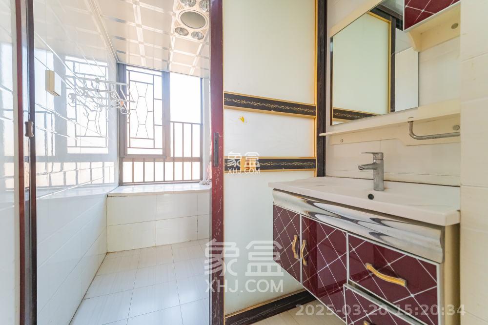 华润凤凰城三期  4室2厅2卫    2500.0元/月 华润凤凰城三期  4室2厅2卫    2500.0元/月