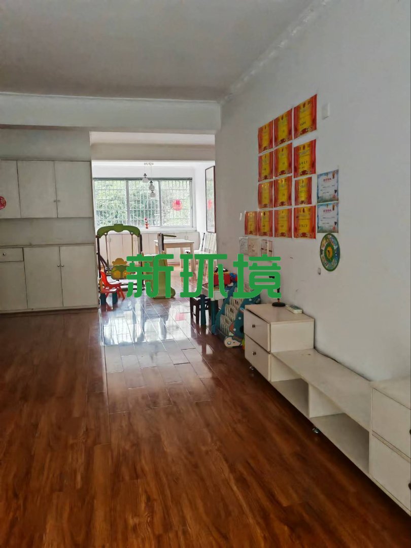 市委四号院  5室3厅2卫    2000.0元/月 市委四号院  5室3厅2卫    2000.0元/月室内图