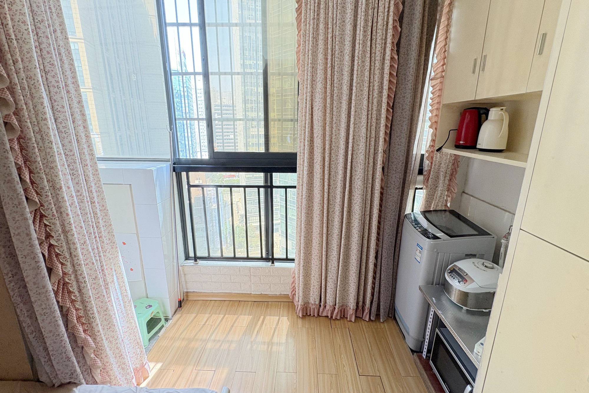 七彩丽都  1室1厅1卫   45.00万卧室