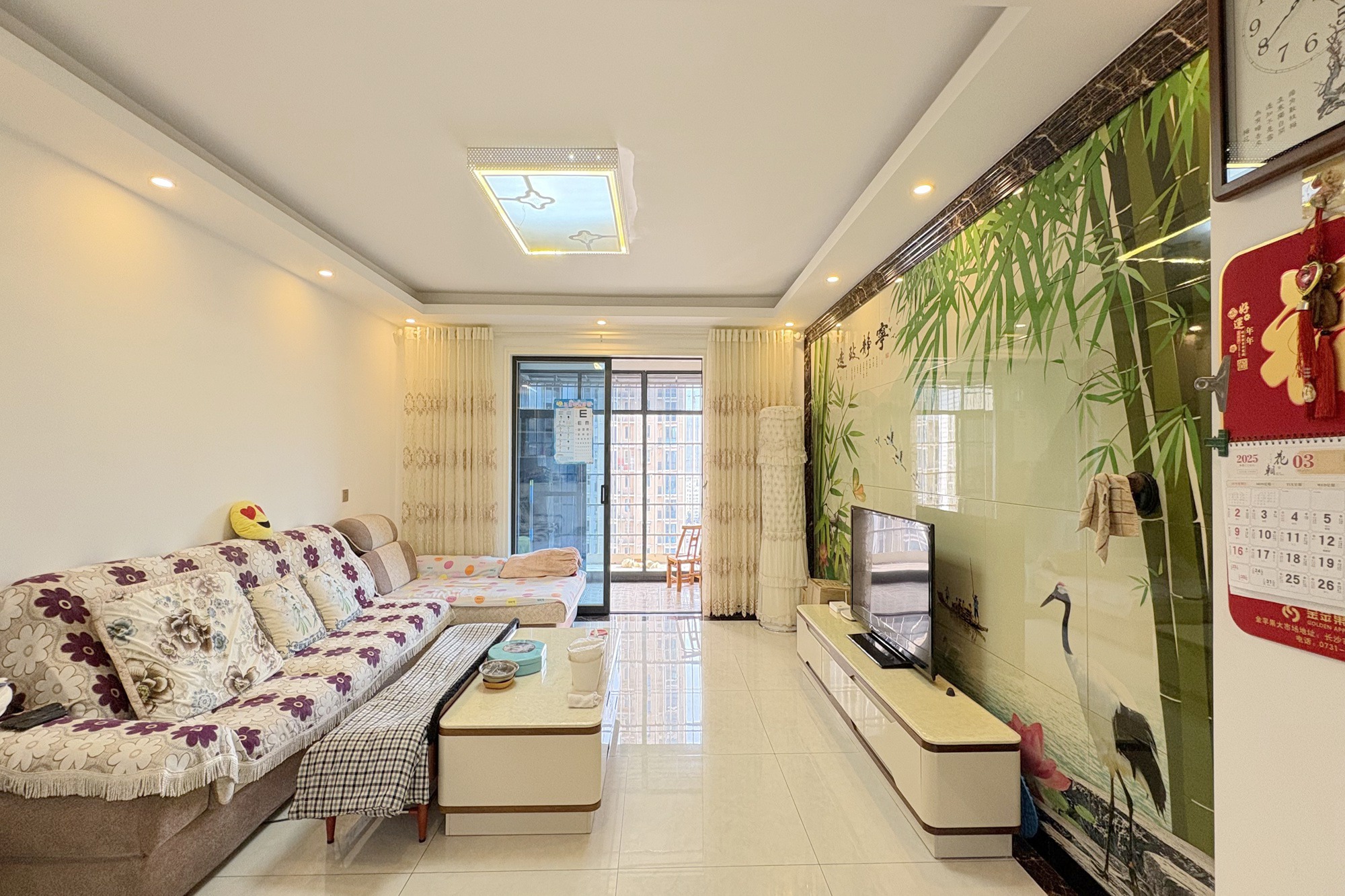 凯通国际城(凯通朝庭)  3室2厅1卫    120.0万 凯通国际城(凯通朝庭)  3室2厅1卫    120.0万客厅