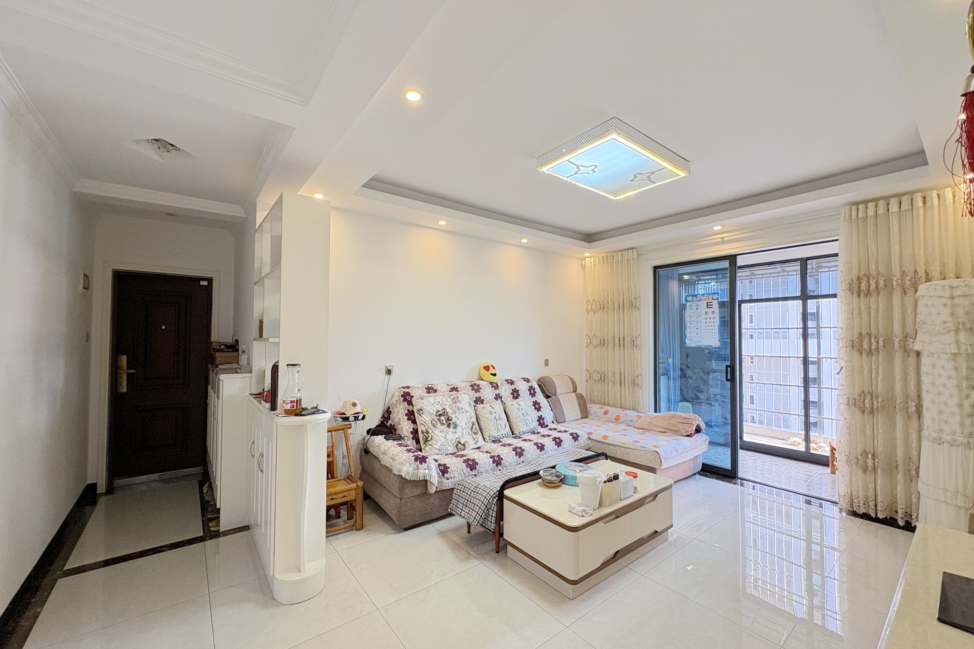 凯通国际城(凯通朝庭)  3室2厅1卫    120.0万 凯通国际城(凯通朝庭)  3室2厅1卫    120.0万客厅