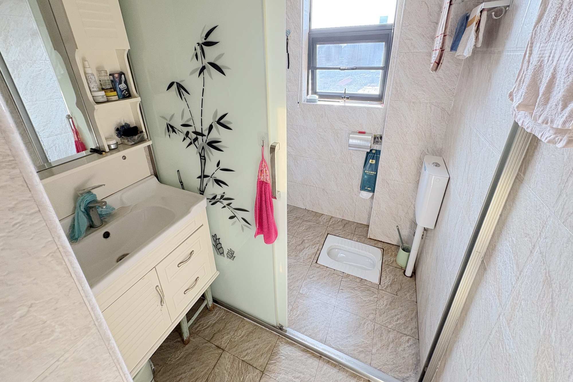 凯通国际城(凯通朝庭)  3室2厅1卫    120.0万 凯通国际城(凯通朝庭)  3室2厅1卫    120.0万卫生间