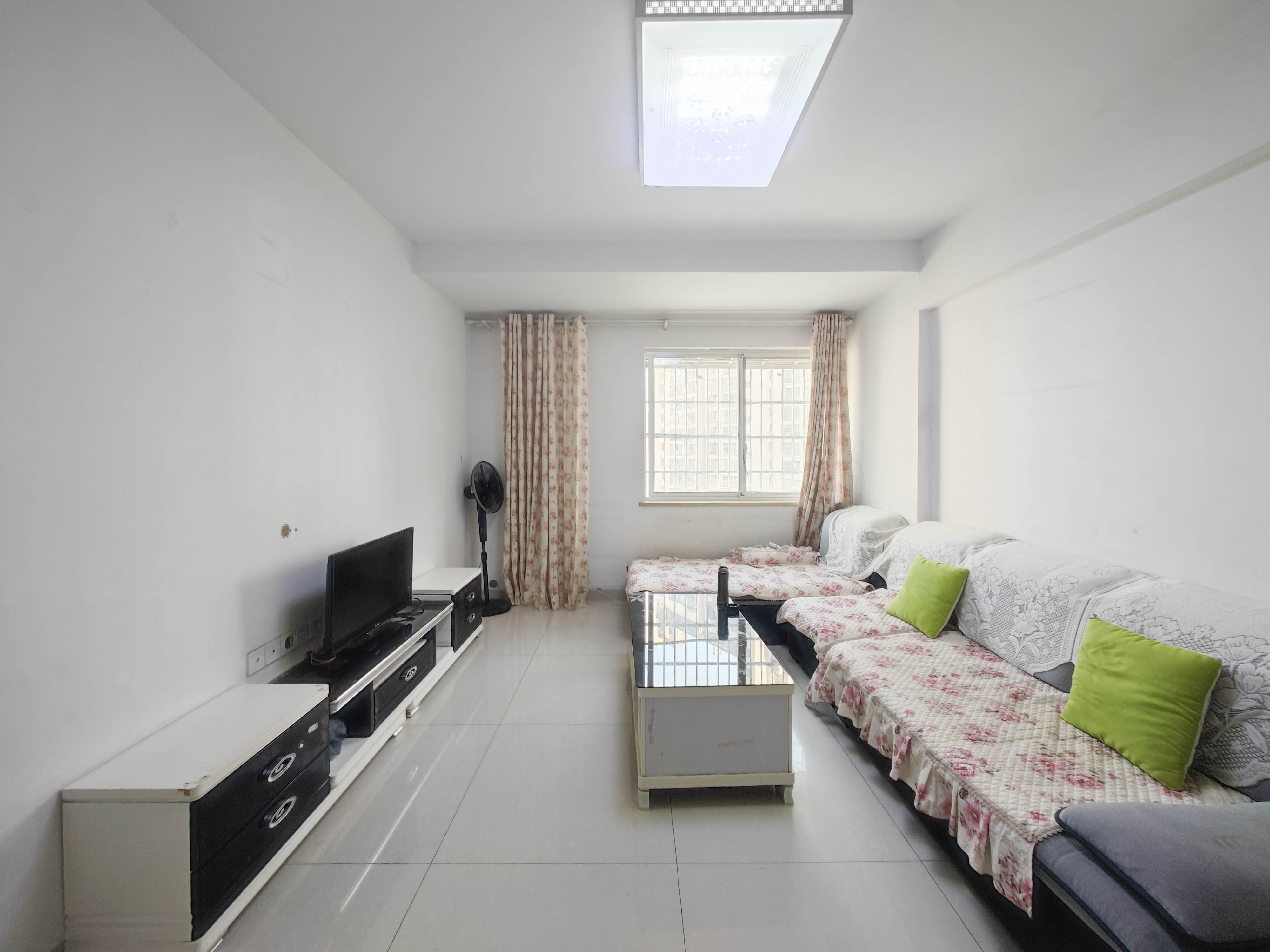 森林公园壹号（森林雅苑）  2室2厅1卫    50.8万客厅