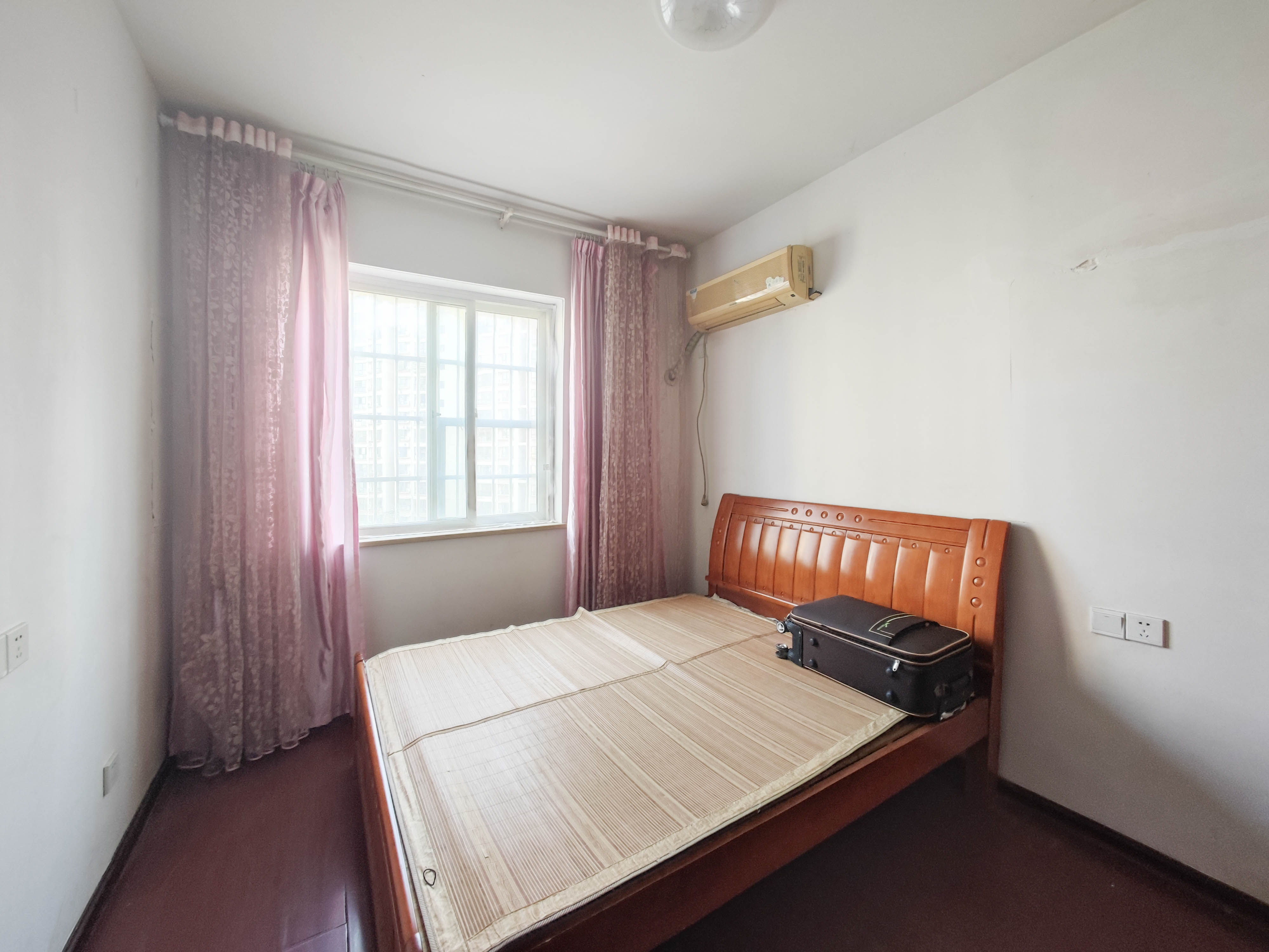 森林公园壹号（森林雅苑）  2室2厅1卫    50.8万卧室