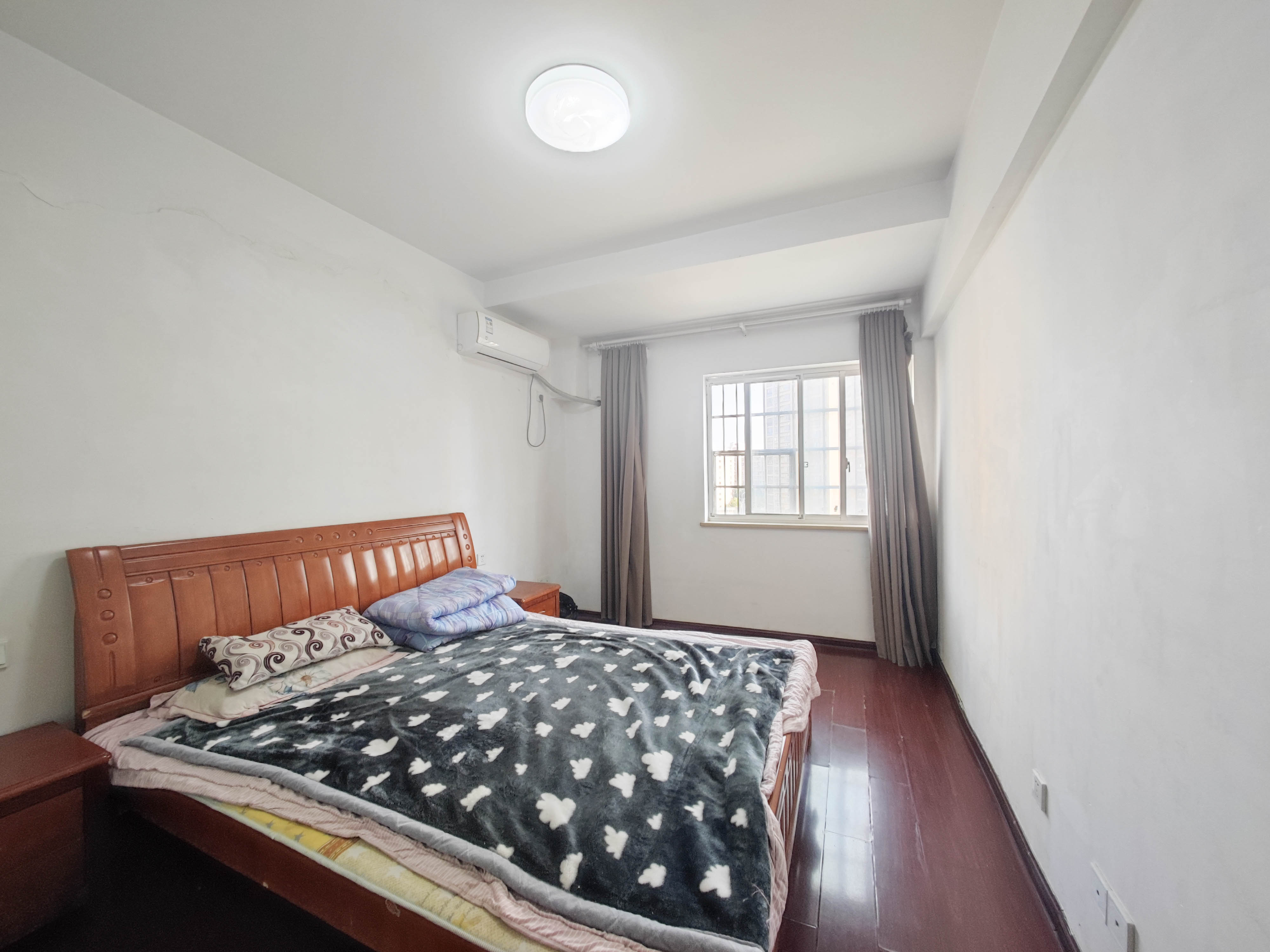 森林公园壹号（森林雅苑）  2室2厅1卫    50.8万卧室