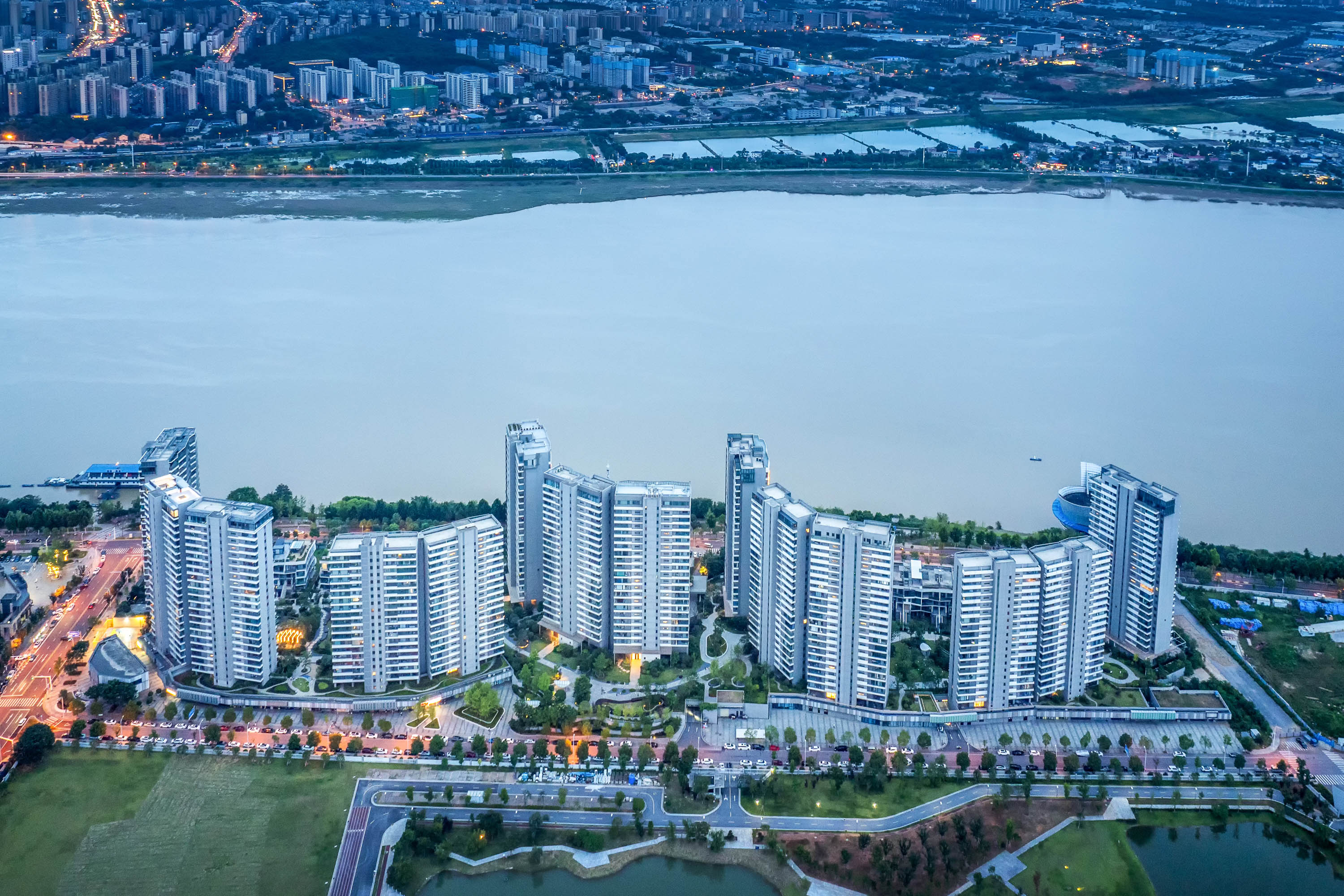 珠江颐德公馆 7室2厅4卫 1380.0万 珠江颐德公馆 7室2厅4卫 1380.0万其他