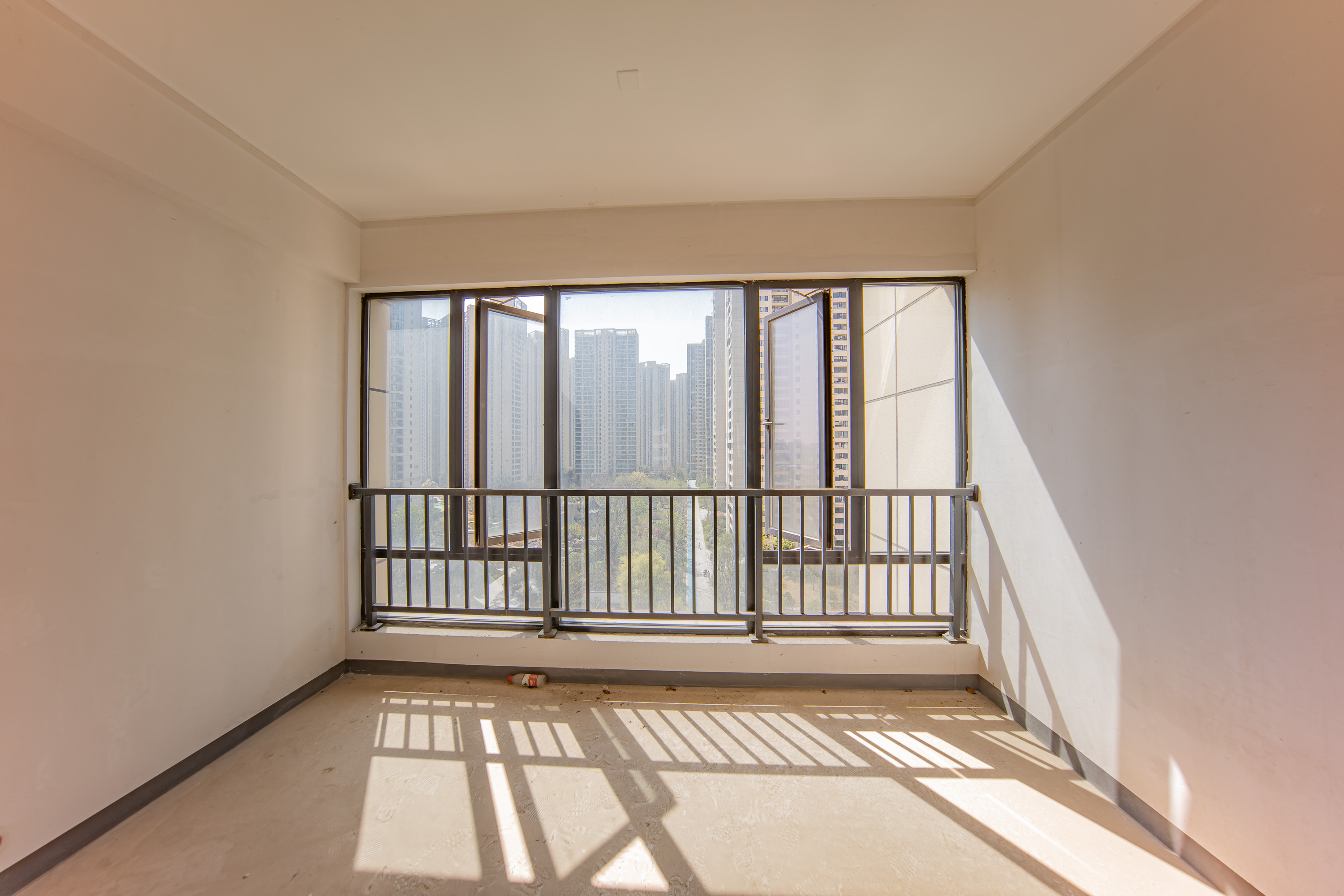 建投象山国际  3室2厅2卫    128.0万 建投象山国际  3室2厅2卫    128.0万阳台