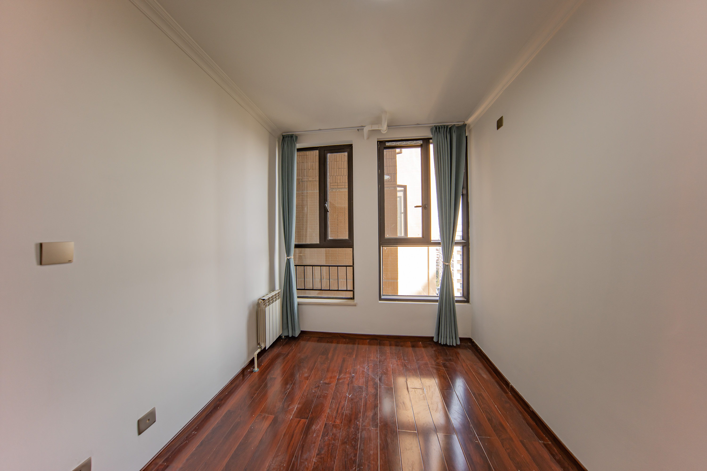 中海国际一期  3室2厅1卫    78.0万卧室