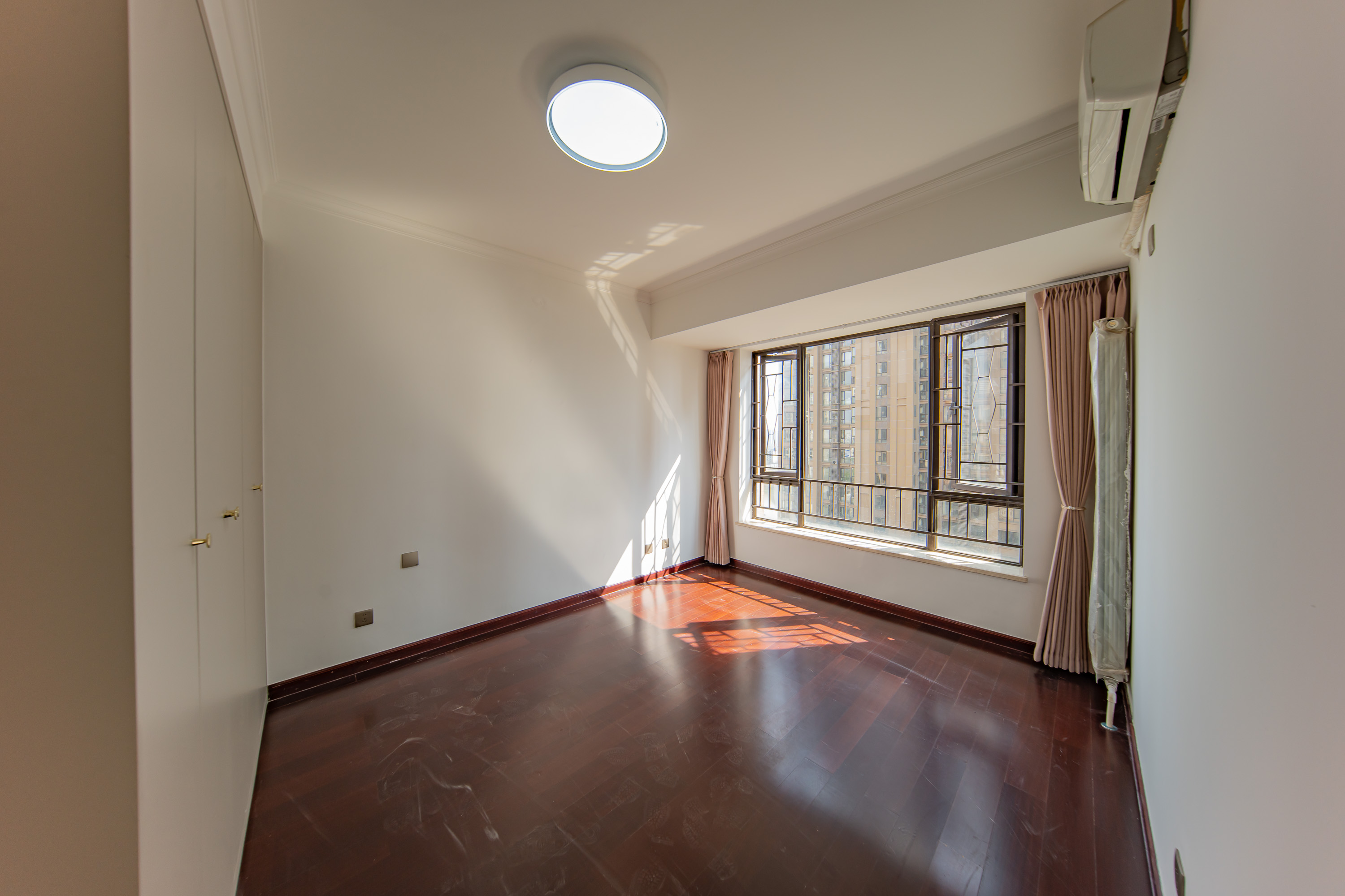 中海国际一期  3室2厅1卫    78.0万卧室