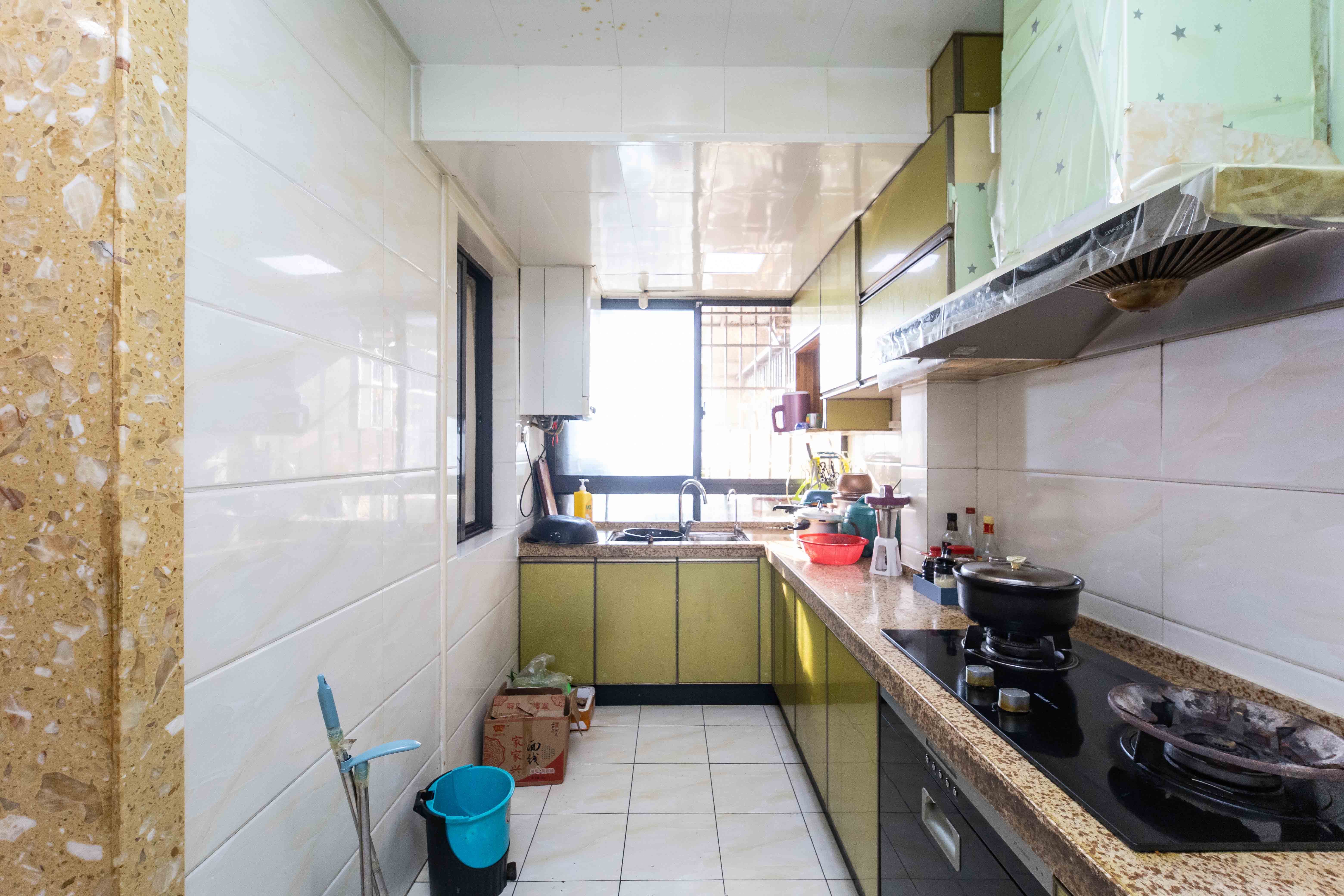 红橡华园(菲莎公馆)  3室2厅2卫    125.0万 红橡华园(菲莎公馆)  3室2厅2卫    125.0万厨房