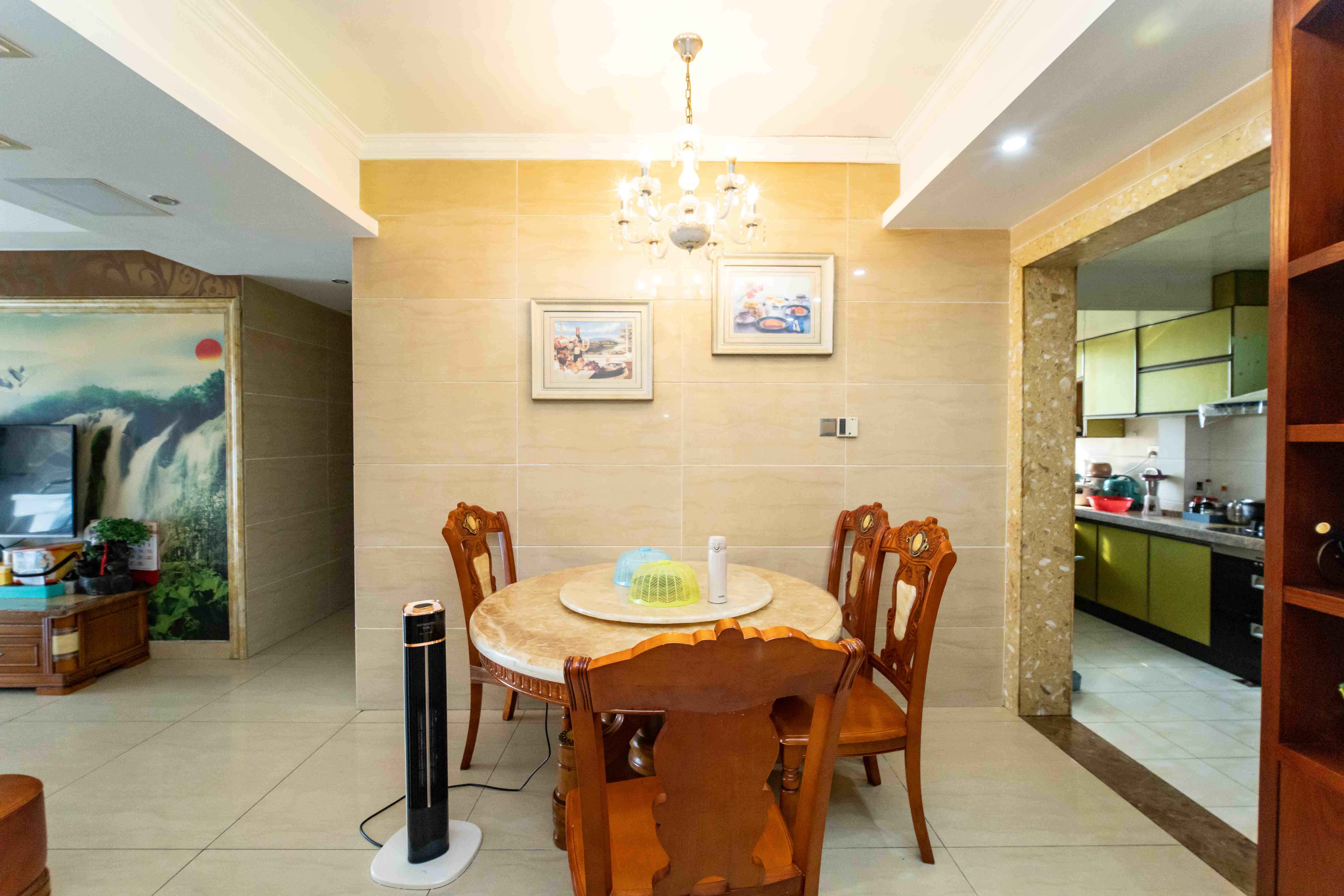 红橡华园(菲莎公馆)  3室2厅2卫    125.0万 红橡华园(菲莎公馆)  3室2厅2卫    125.0万客厅