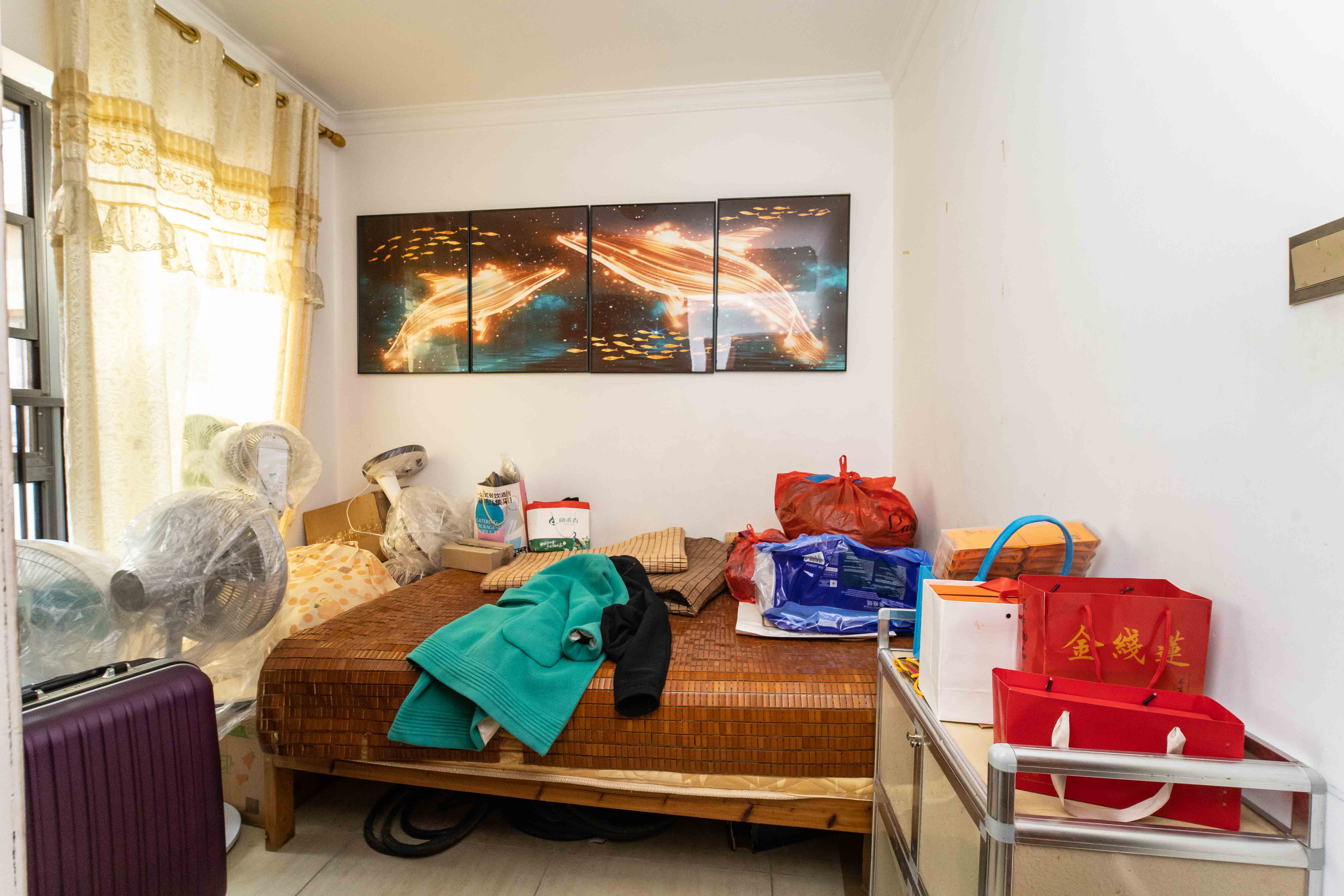 红橡华园(菲莎公馆)  3室2厅2卫    125.0万 红橡华园(菲莎公馆)  3室2厅2卫    125.0万卧室