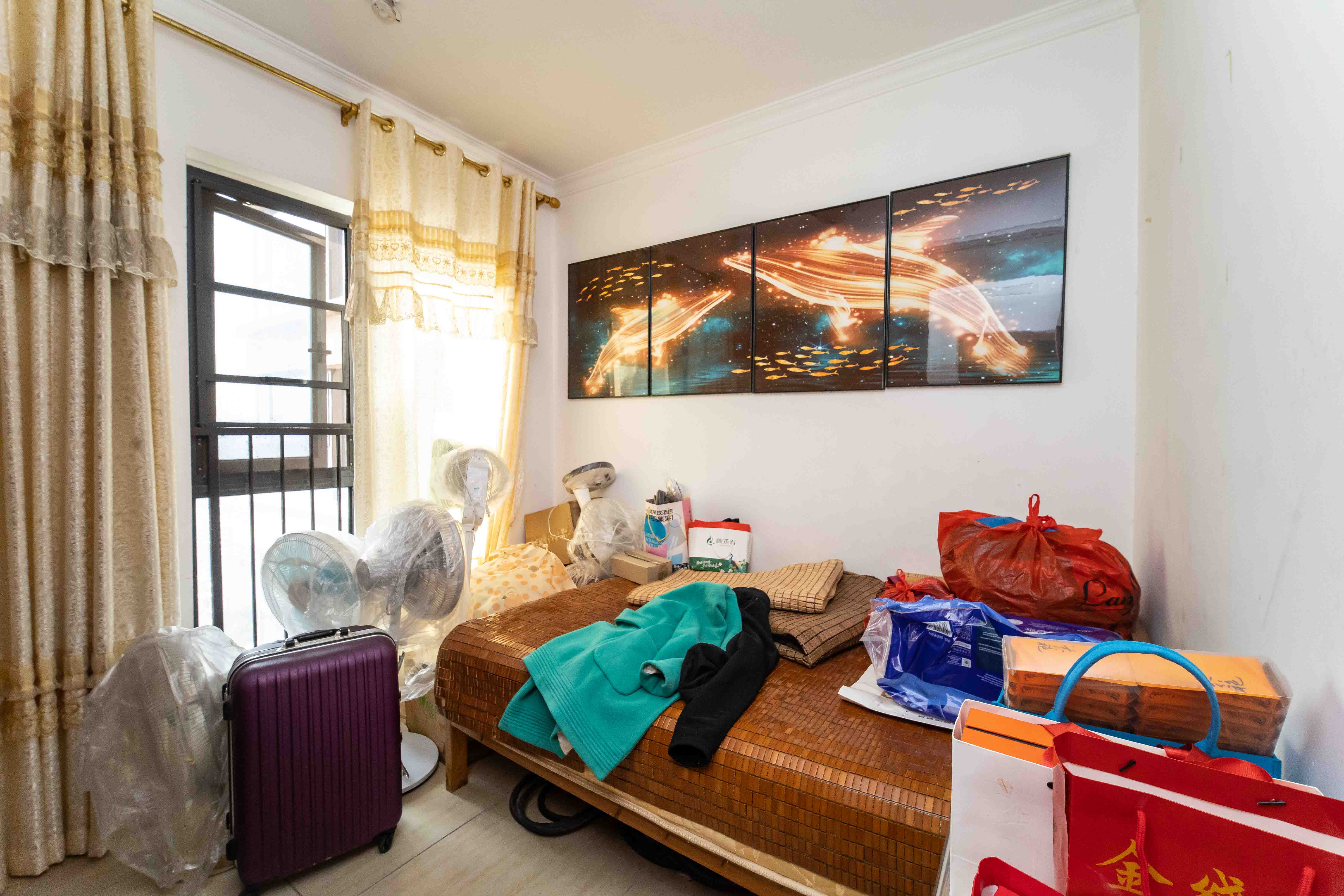 红橡华园(菲莎公馆)  3室2厅2卫    125.0万 红橡华园(菲莎公馆)  3室2厅2卫    125.0万卧室