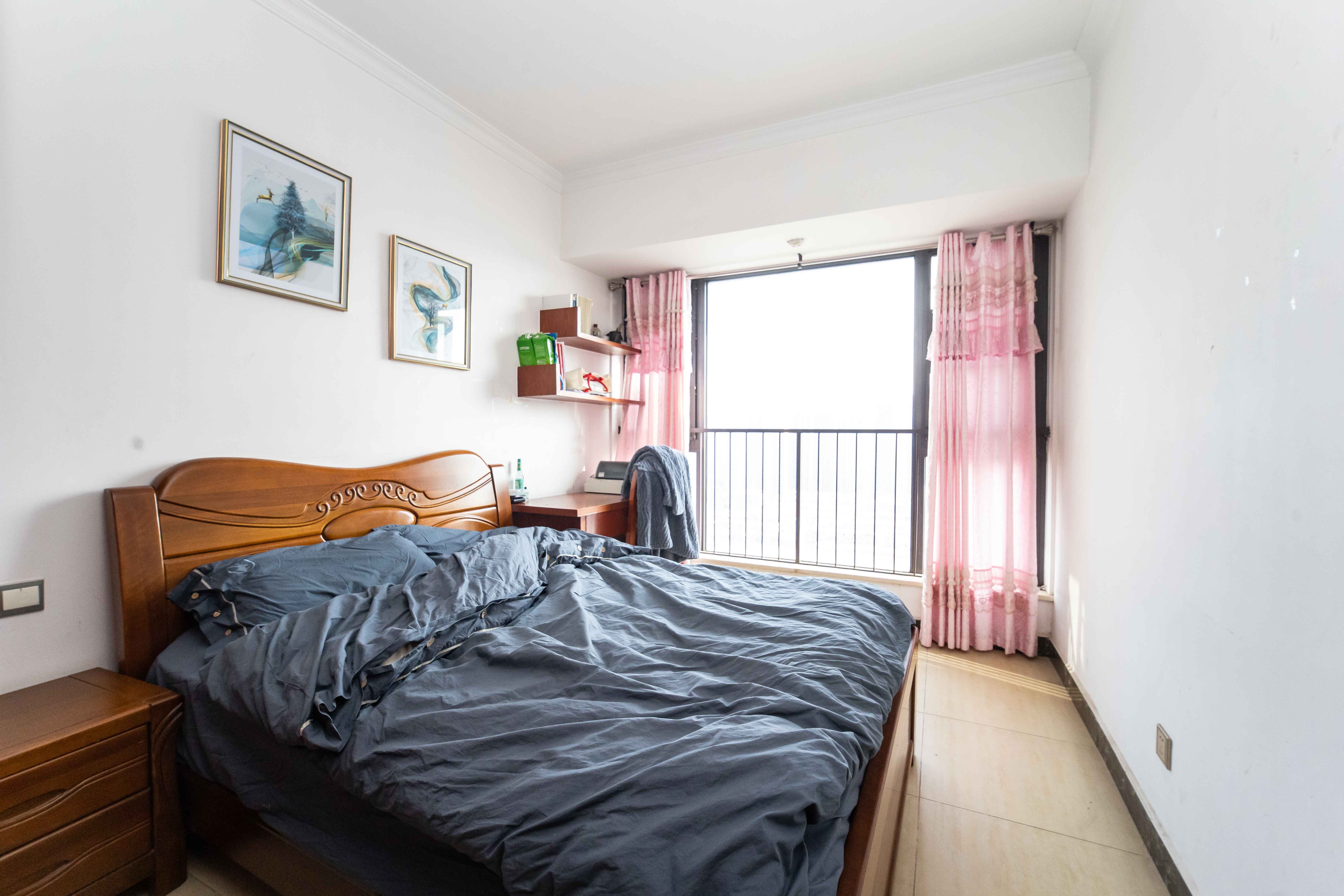 红橡华园(菲莎公馆)  3室2厅2卫    125.0万 红橡华园(菲莎公馆)  3室2厅2卫    125.0万卧室