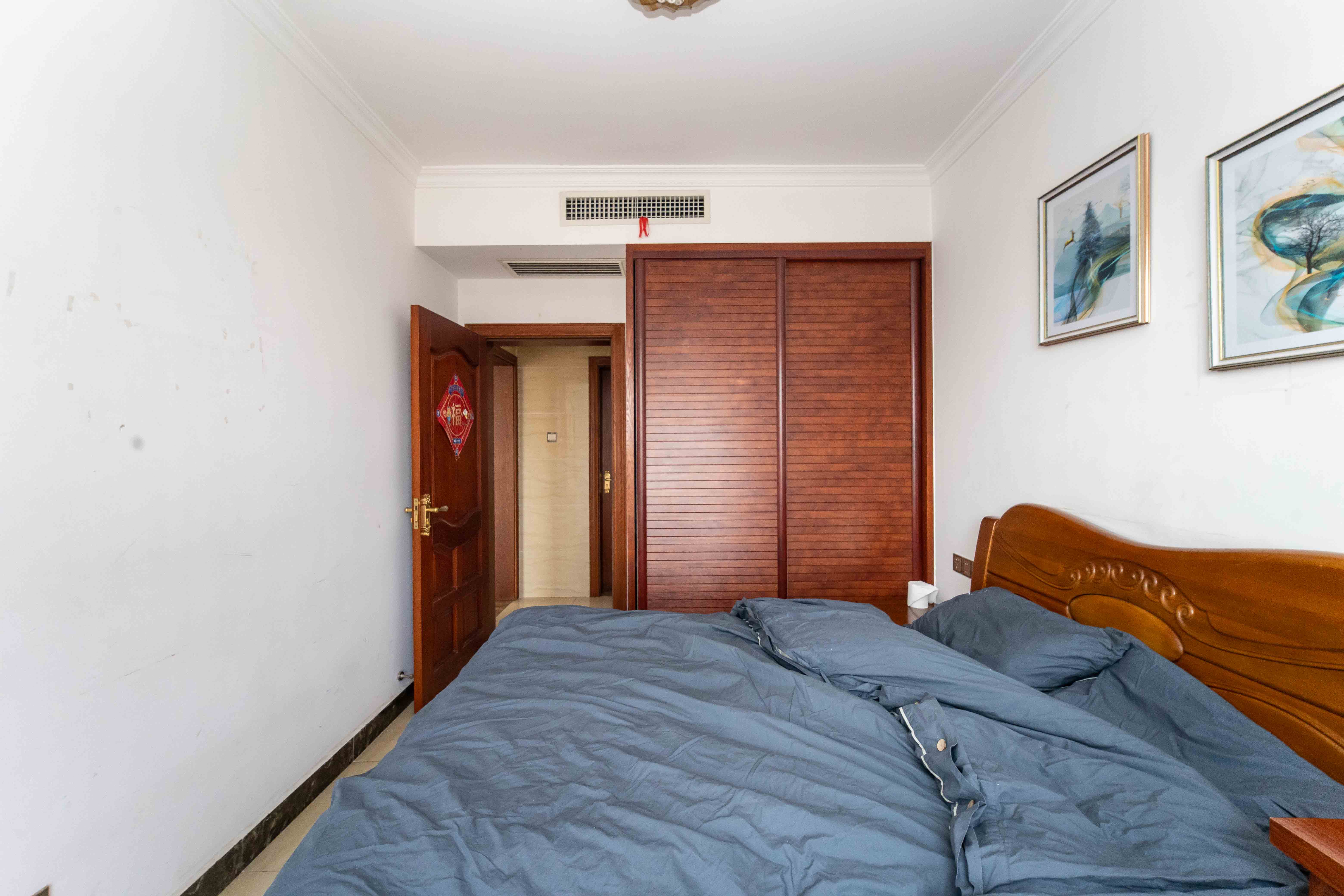 红橡华园(菲莎公馆)  3室2厅2卫    125.0万 红橡华园(菲莎公馆)  3室2厅2卫    125.0万卧室