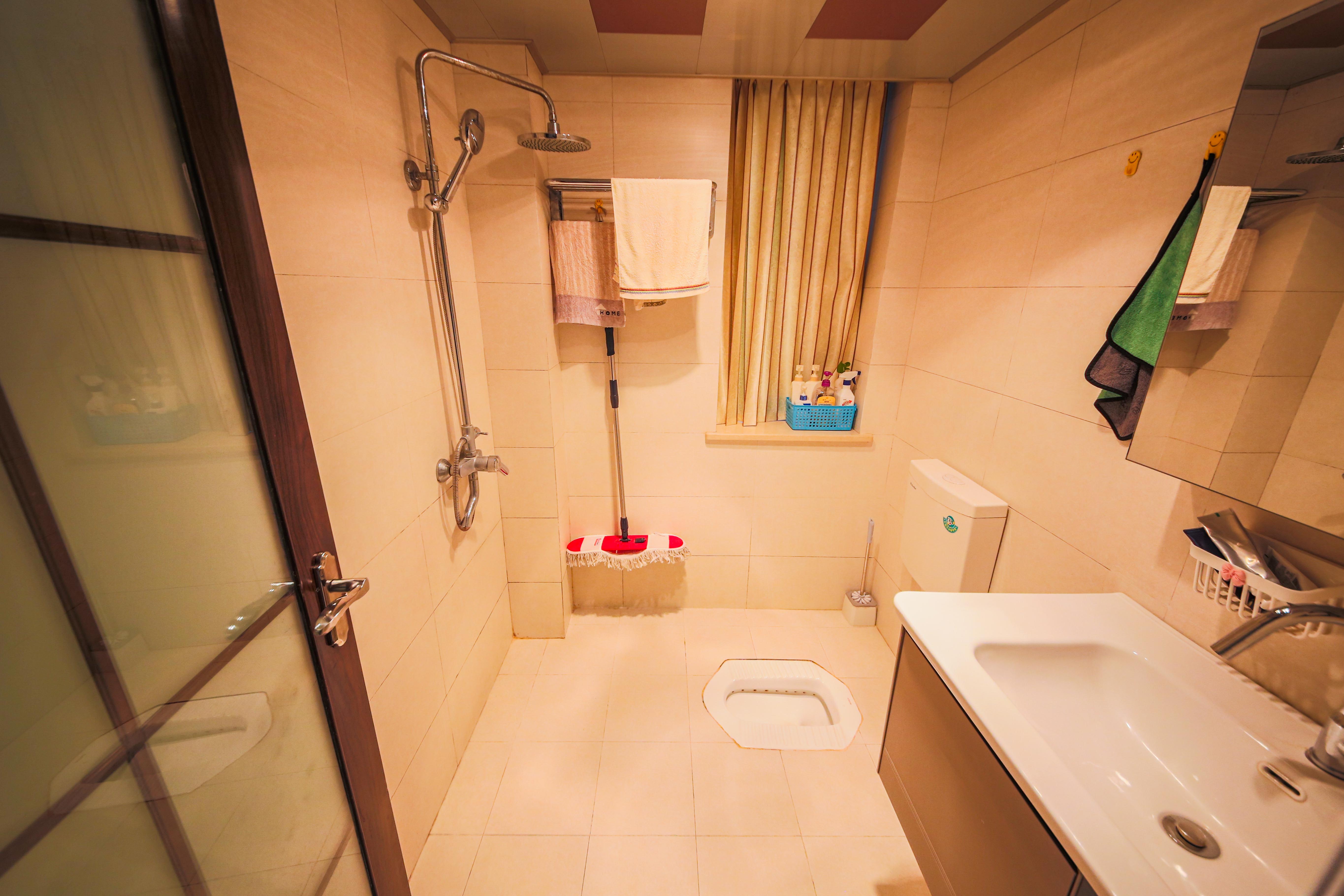 奥林匹克花园 4室2厅2卫 168.8万 奥林匹克花园 4室2厅2卫 168.8万卫生间