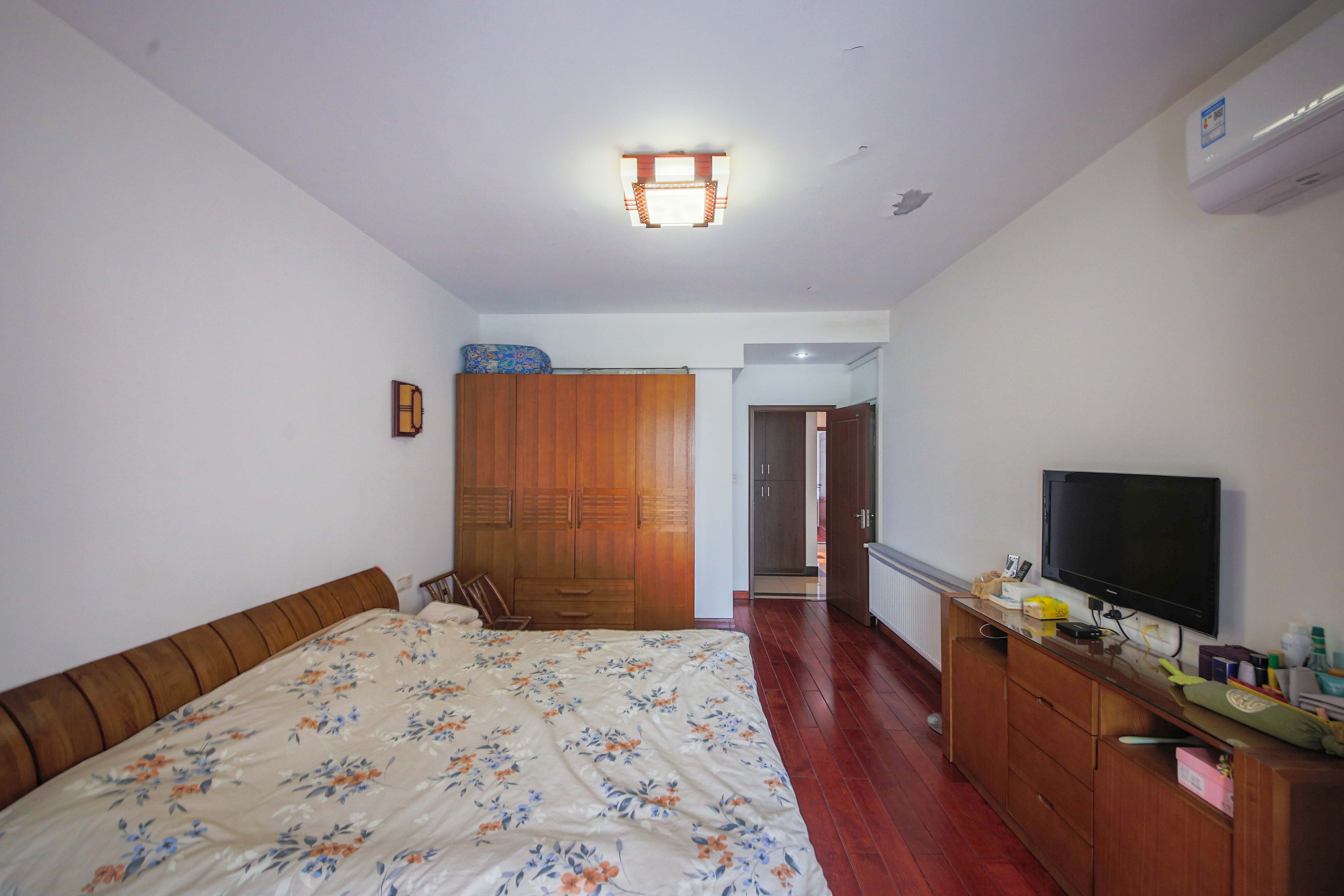 奥林匹克花园 4室2厅2卫 168.8万 奥林匹克花园 4室2厅2卫 168.8万卧室