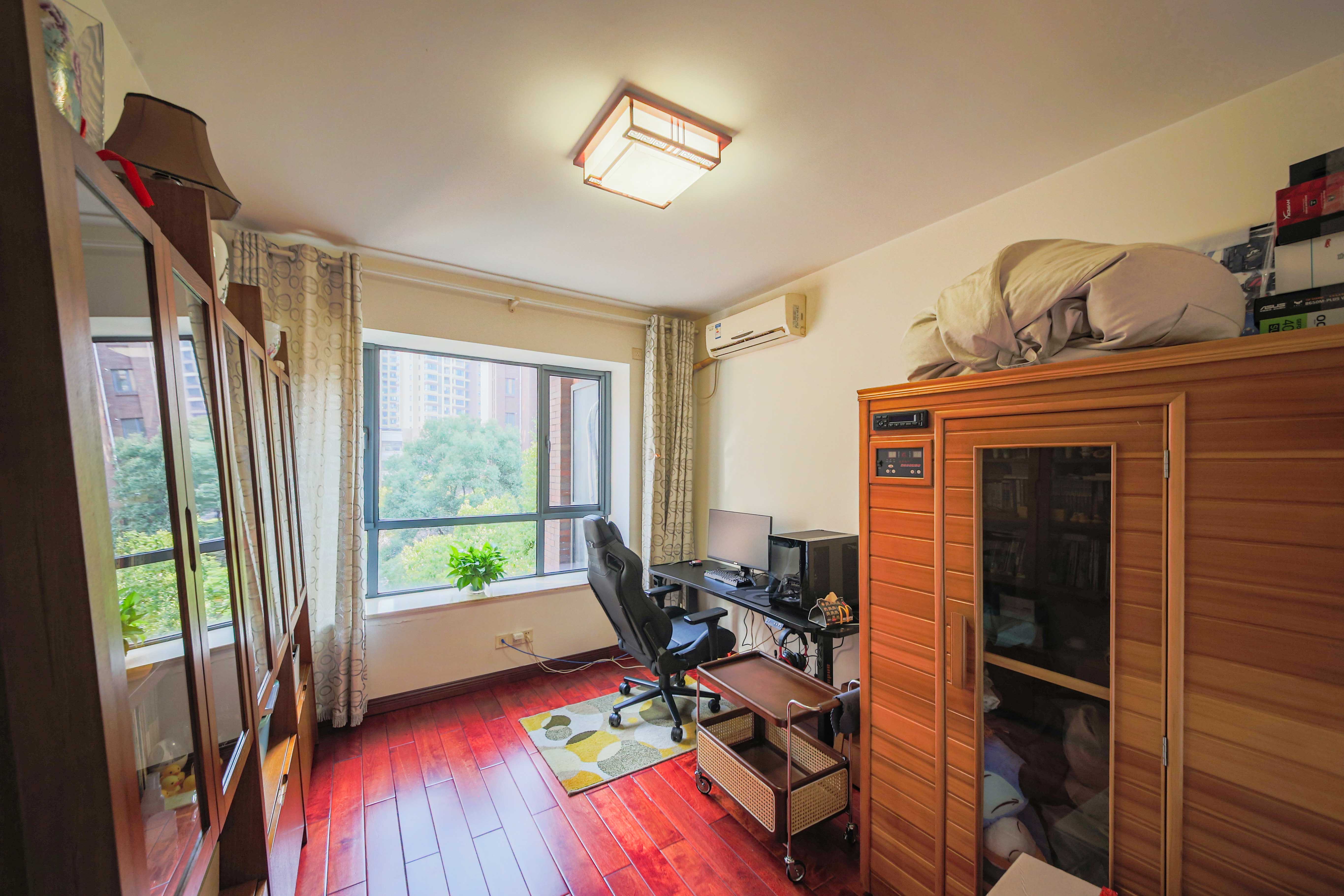 奥林匹克花园 4室2厅2卫 168.8万 奥林匹克花园 4室2厅2卫 168.8万卧室