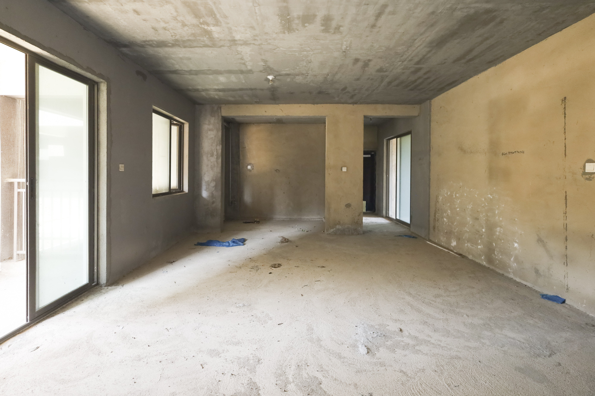 帝辰金缇水郡 4室2厅1卫 76.8万 帝辰金缇水郡 4室2厅1卫 76.8万客厅