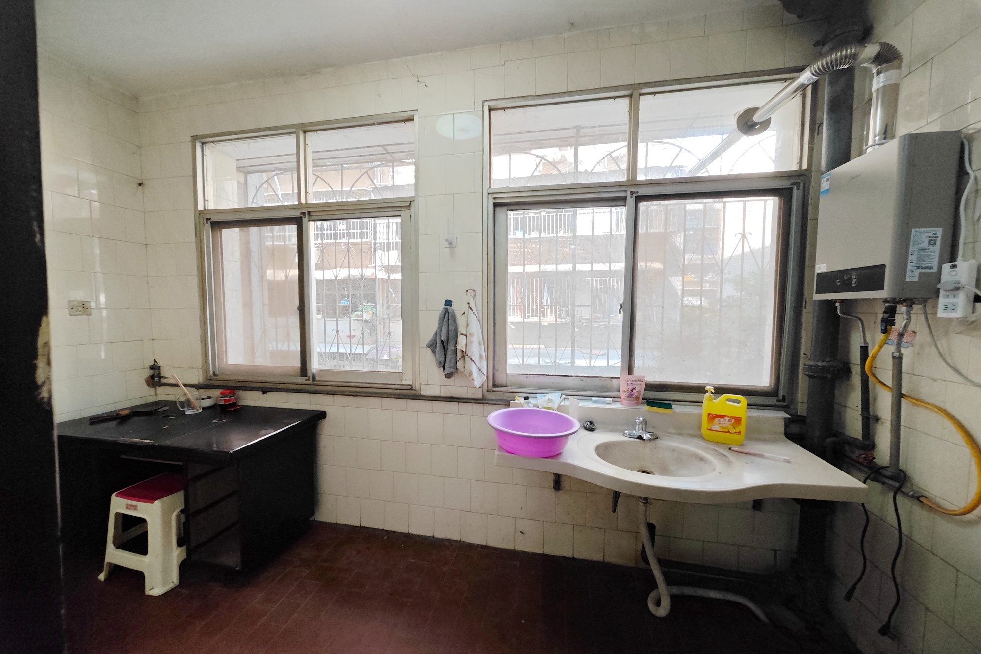 东塘电信宿舍  3室2厅1卫    69.0万 东塘电信宿舍  3室2厅1卫    69.0万阳台