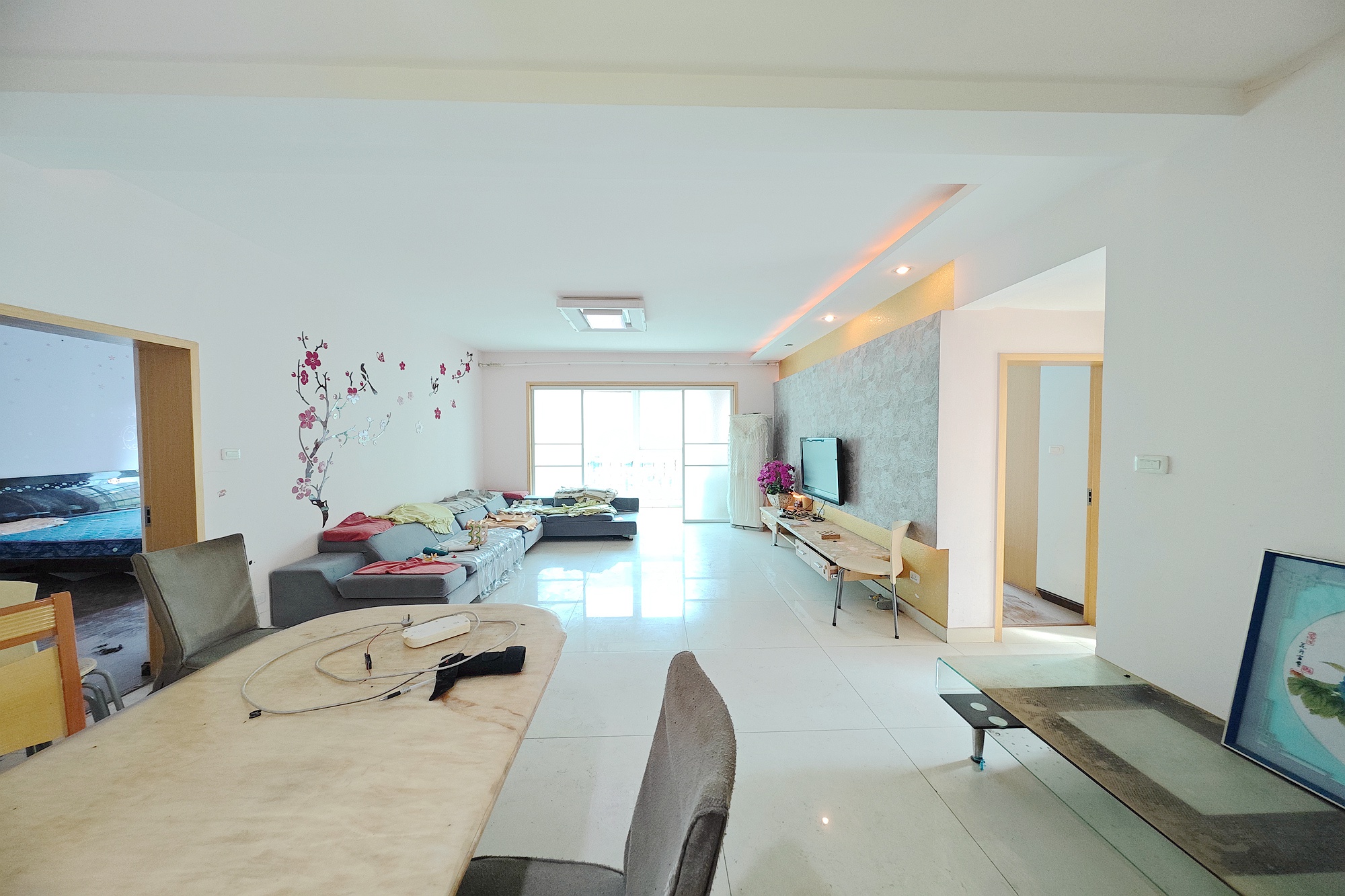 名都凯旋城  3室2厅2卫    81.8万 名都凯旋城  3室2厅2卫    81.8万客厅